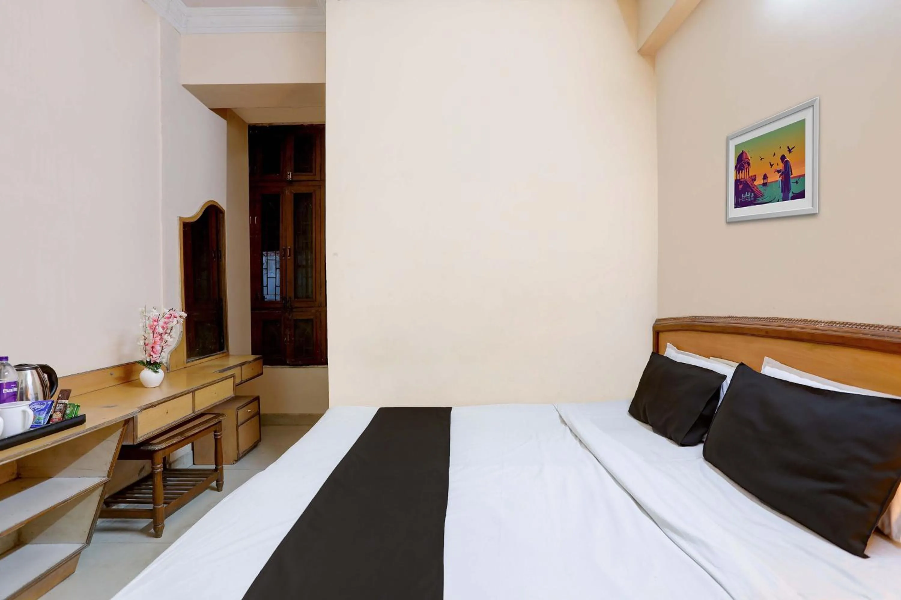 Bed in SPOT ON Hotel Rk Residency Near MGBS Bus station