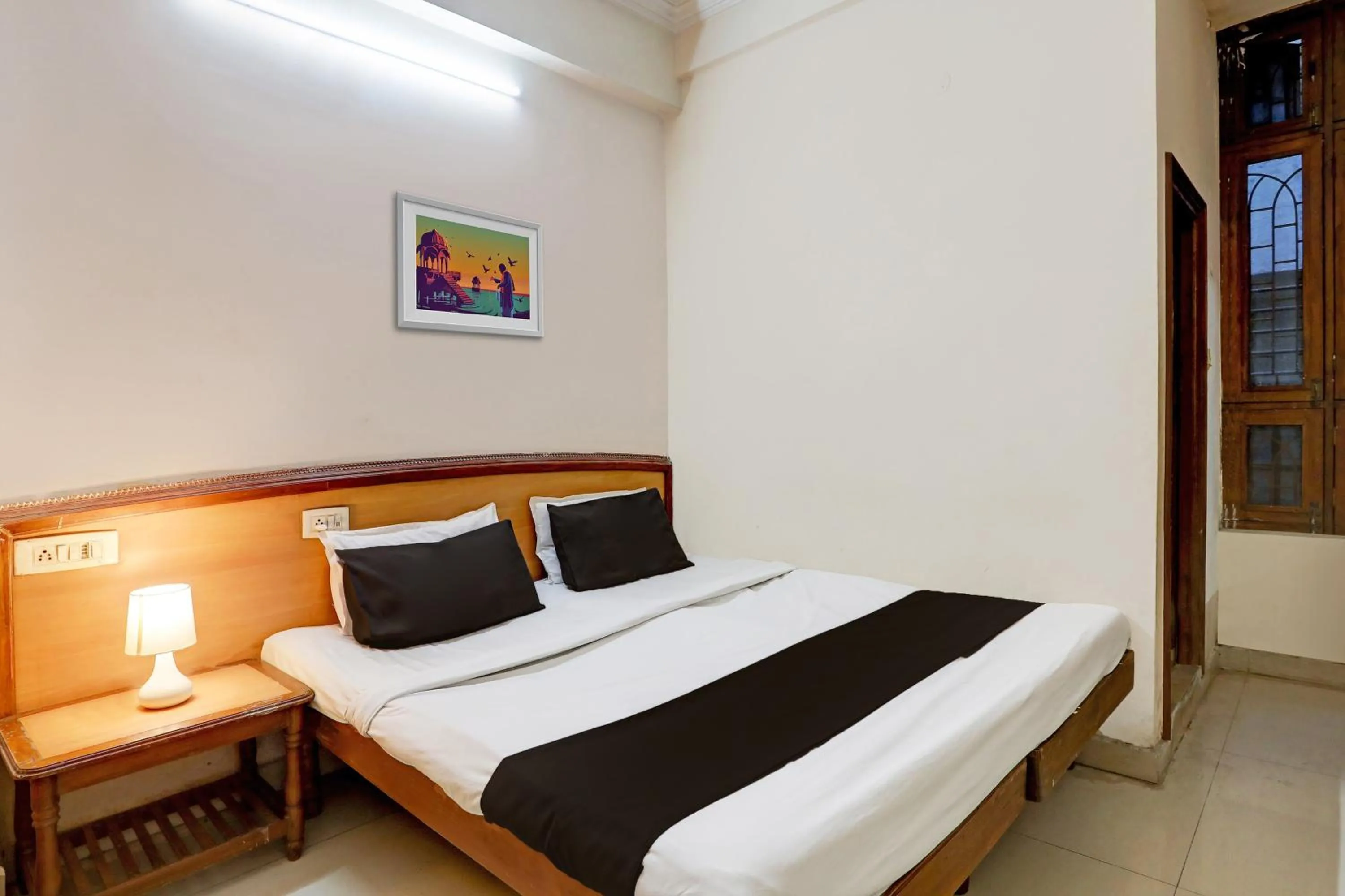 Bed in SPOT ON Hotel Rk Residency Near MGBS Bus station