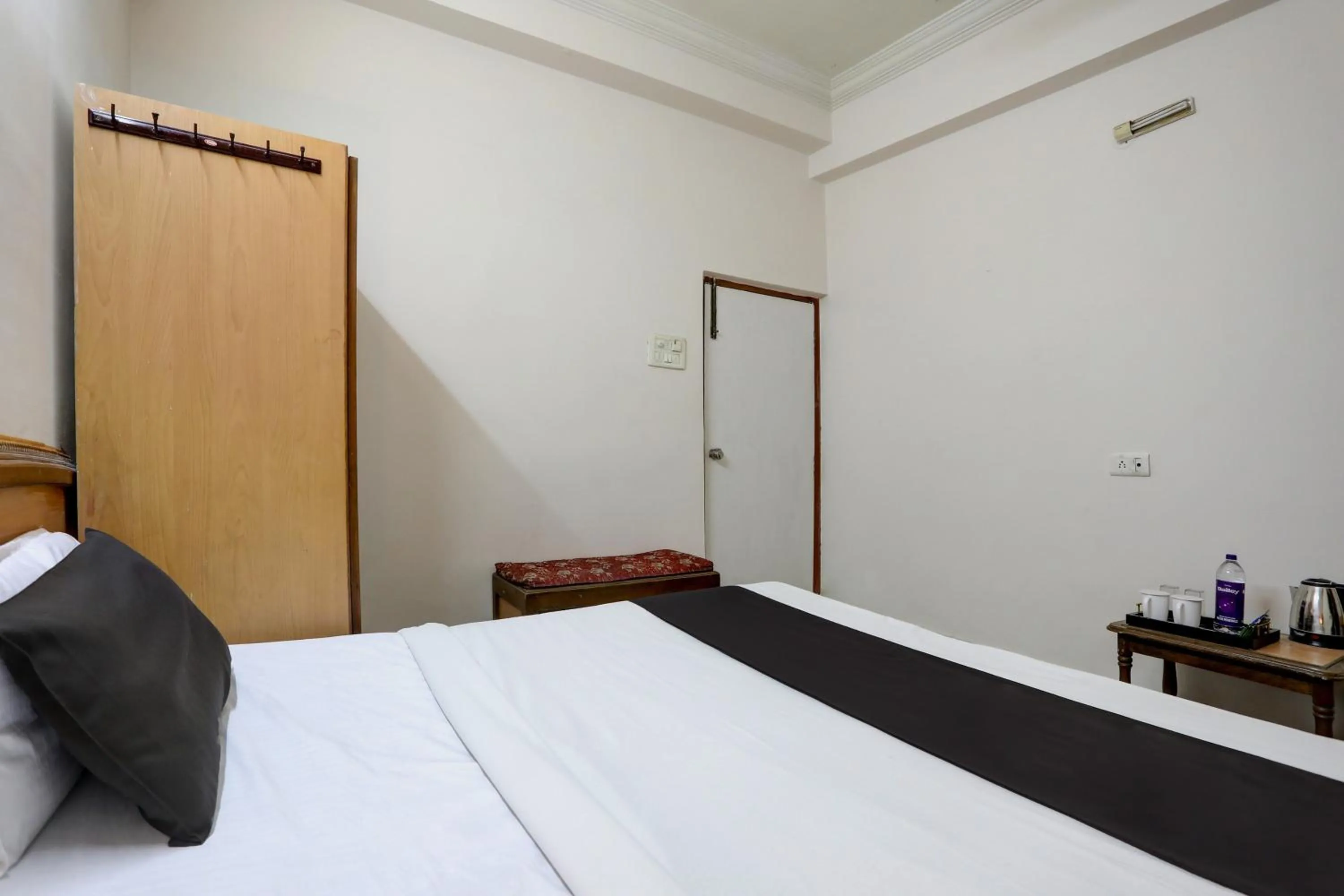 Bed in SPOT ON Hotel Rk Residency Near MGBS Bus station