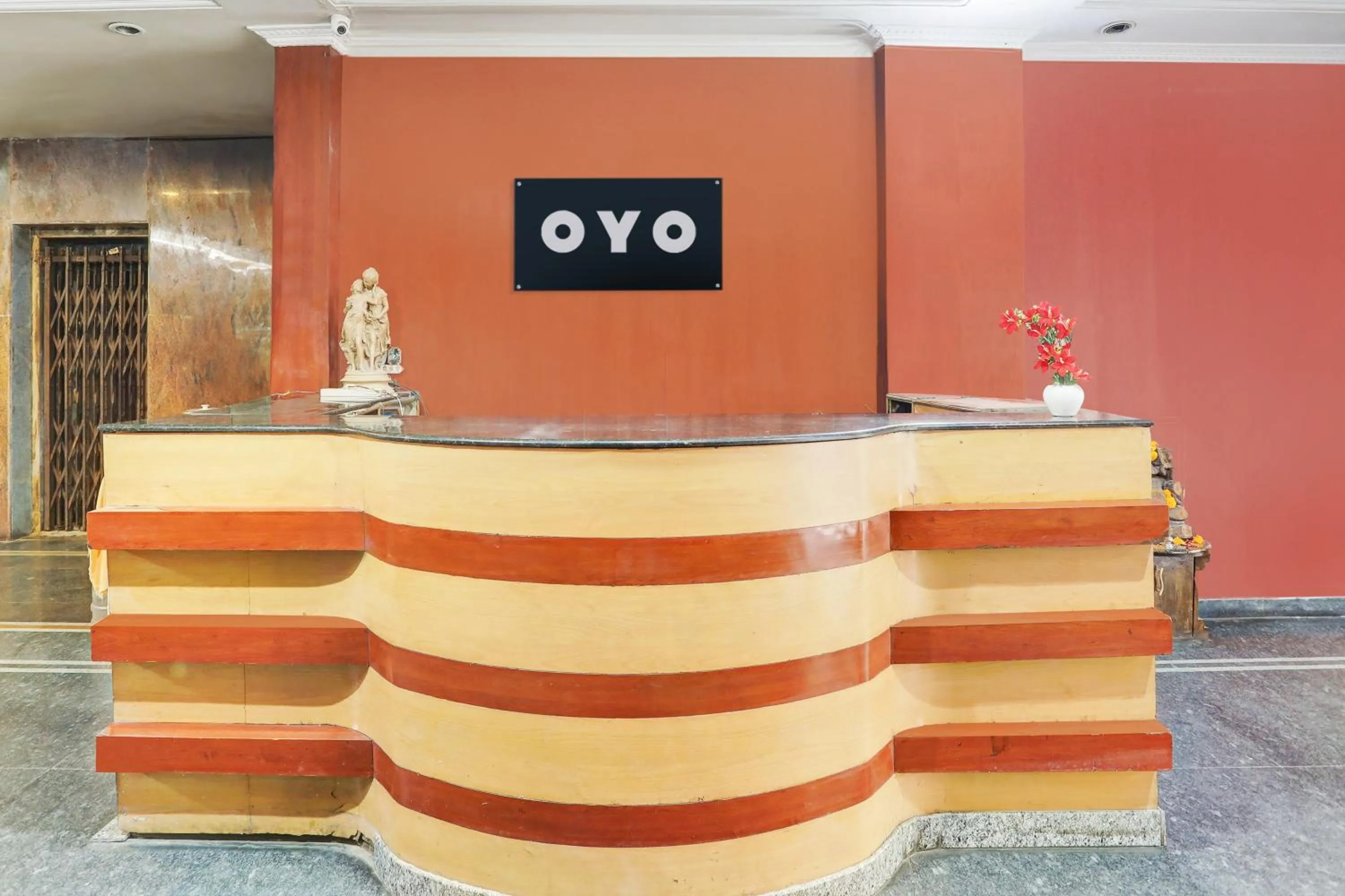 Lobby or reception in SPOT ON Hotel Rk Residency Near MGBS Bus station
