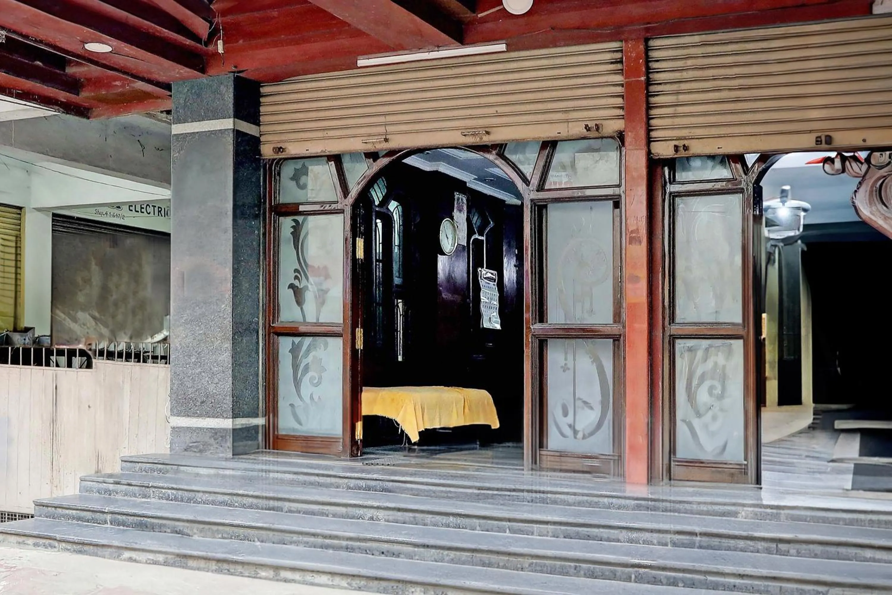 SPOT ON Hotel Rk Residency Near MGBS Bus station