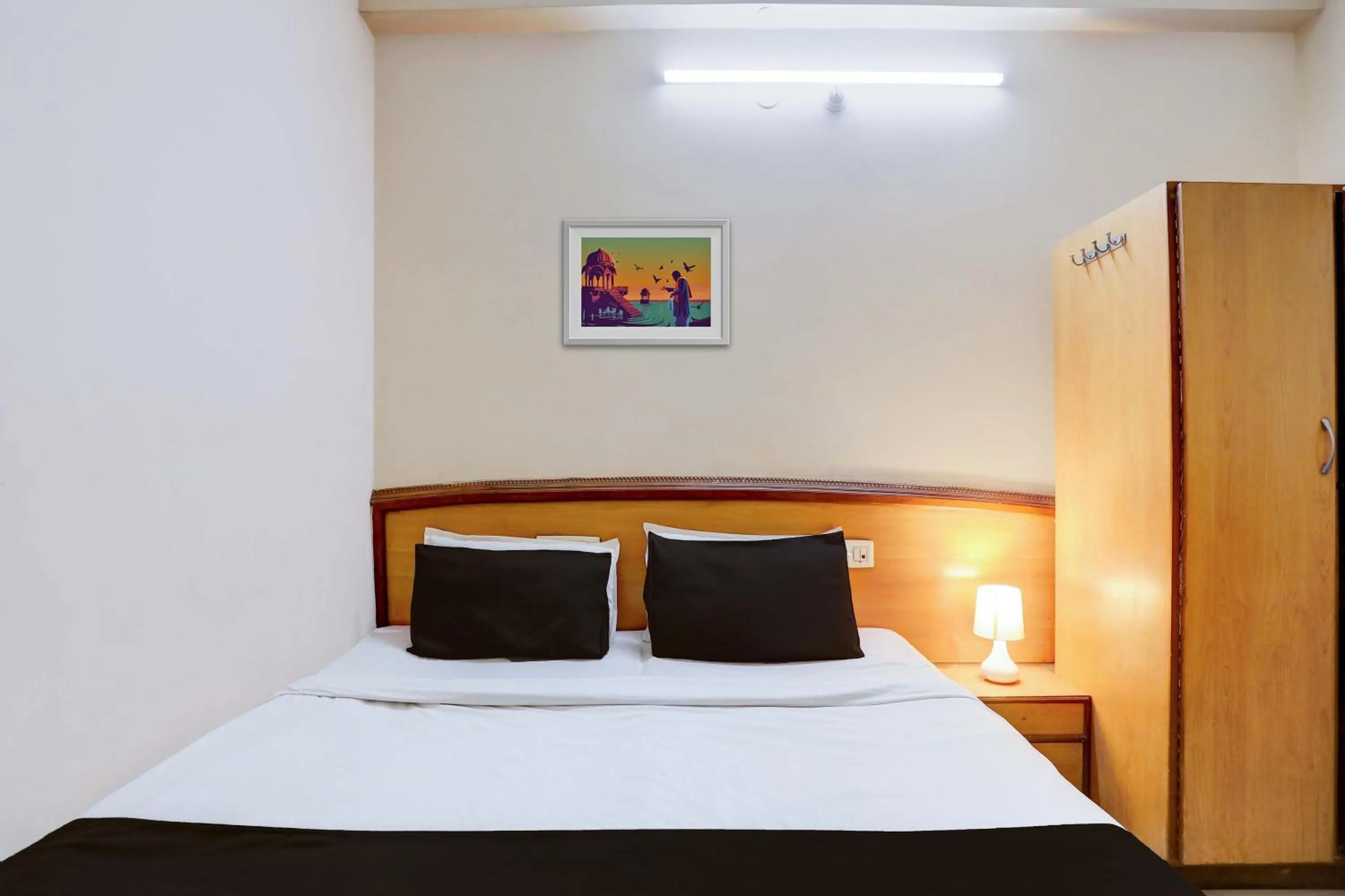 Bedroom, Bed in SPOT ON Hotel Rk Residency Near MGBS Bus station