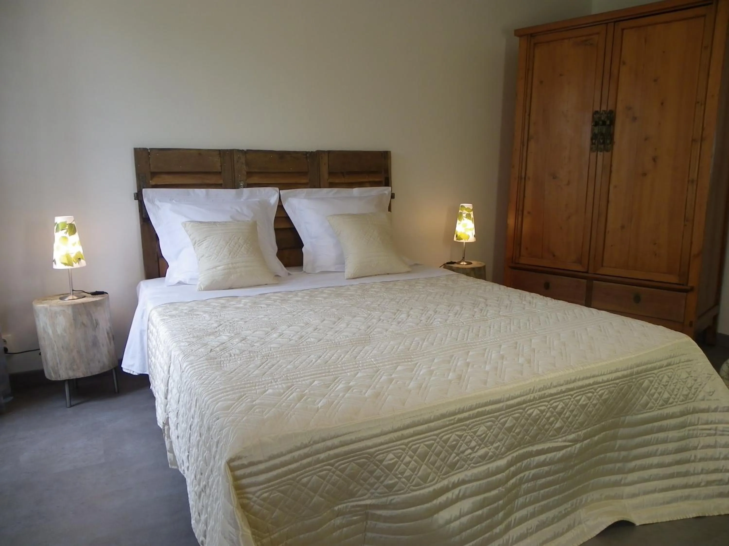 Bedroom, Bed in Le Logis De Saint-Martin