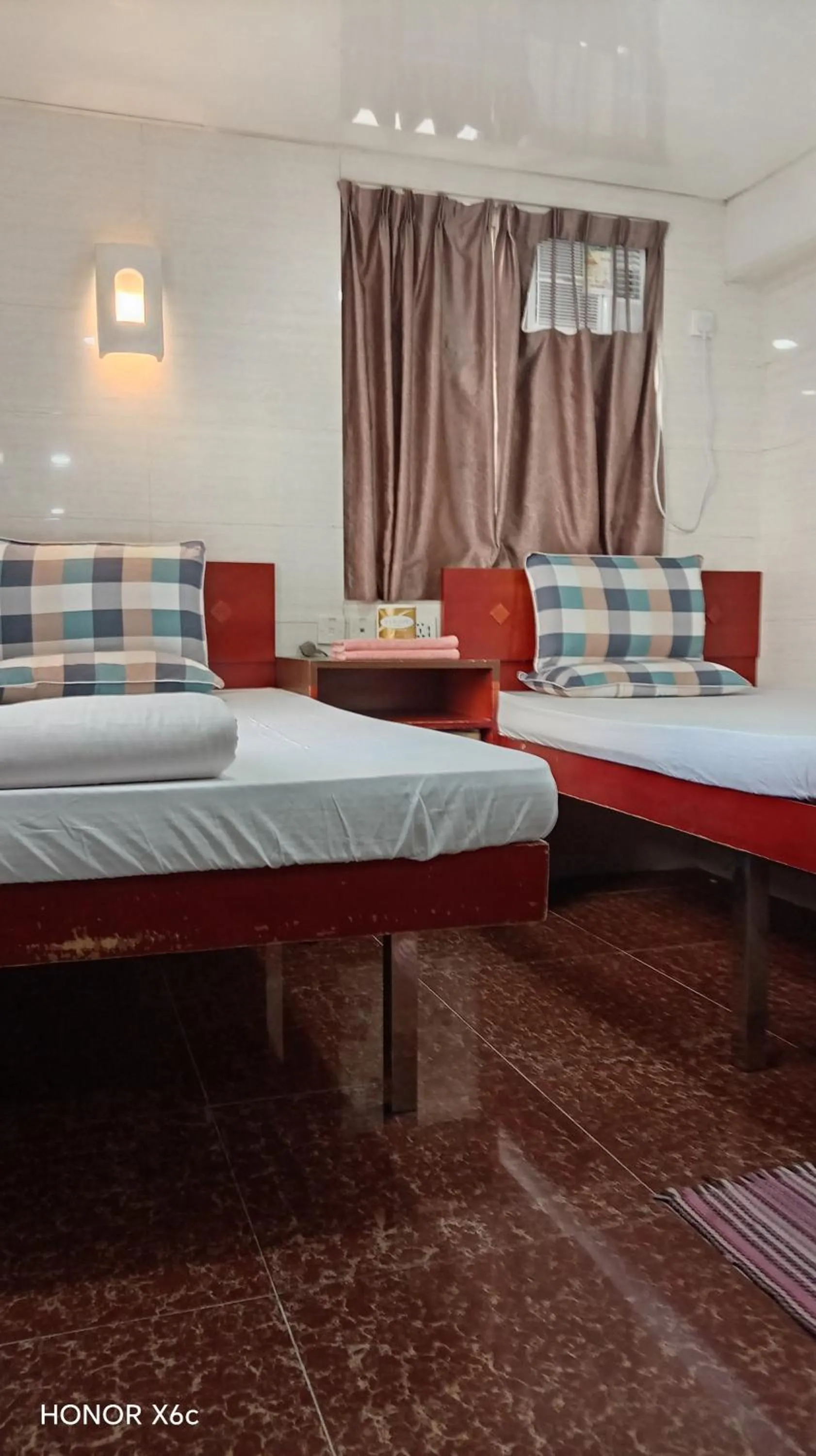 Bed in Zodiac lodge