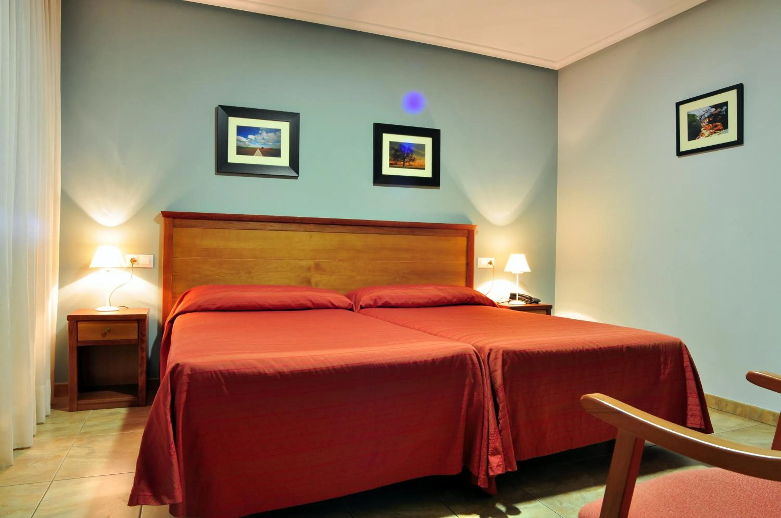 Photo of the whole room, Bed in Hostal Europa