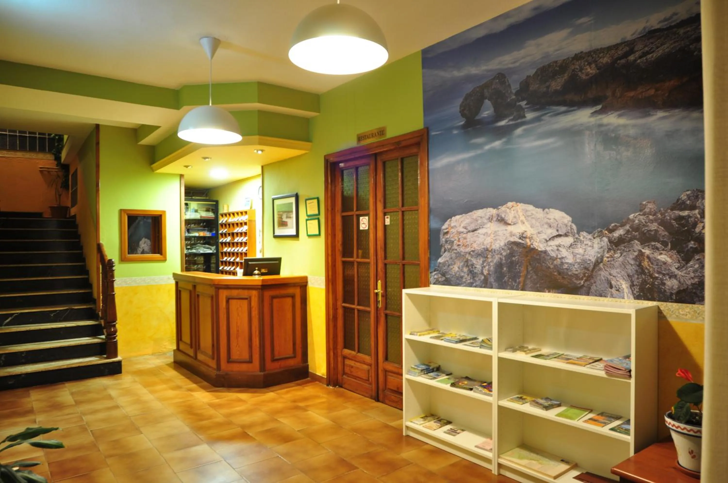 Lobby or reception in Hostal Europa