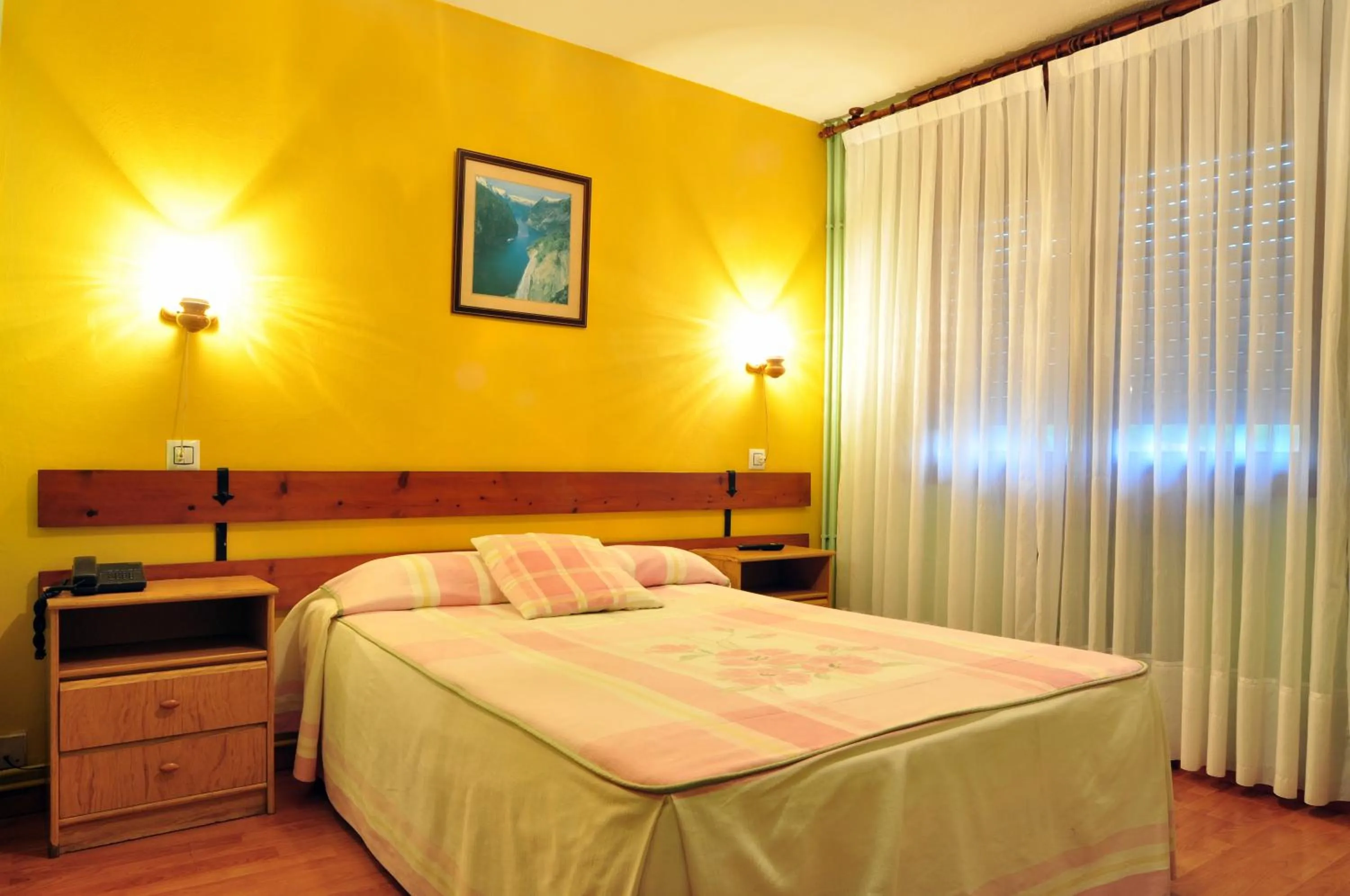 Photo of the whole room, Bed in Hostal Europa