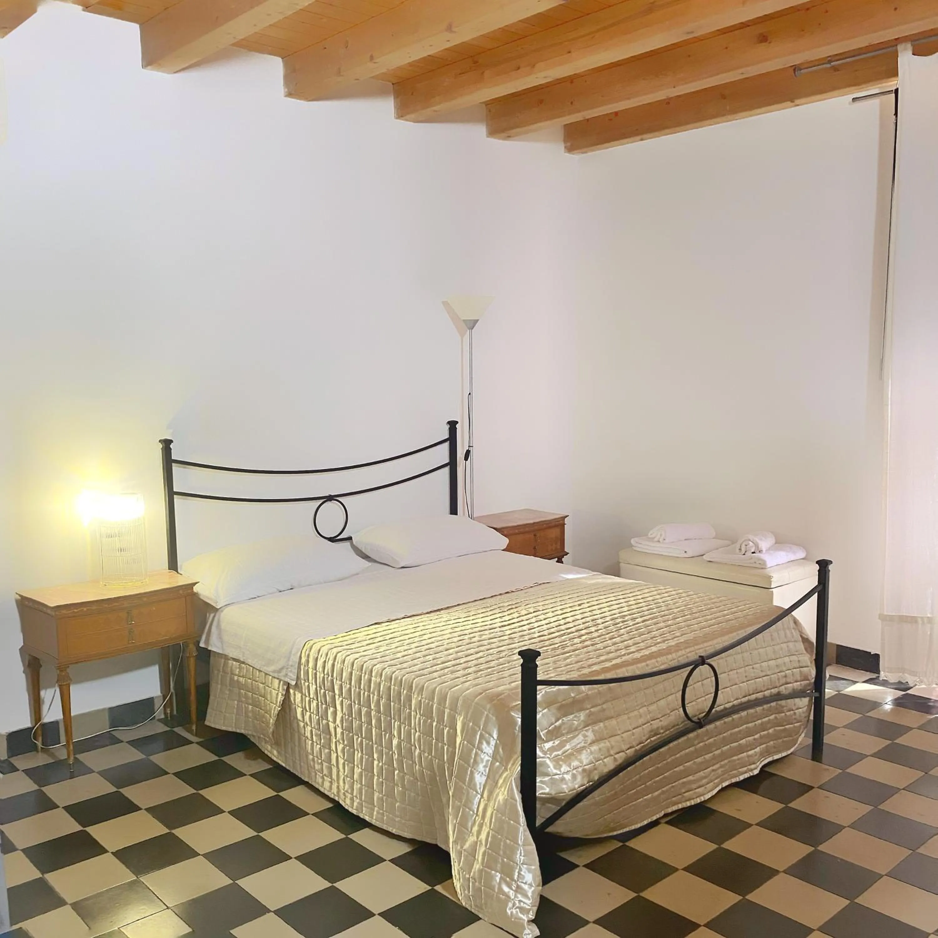 Bed in Pantalica Rooms Affittacamere Sortino Siracusa