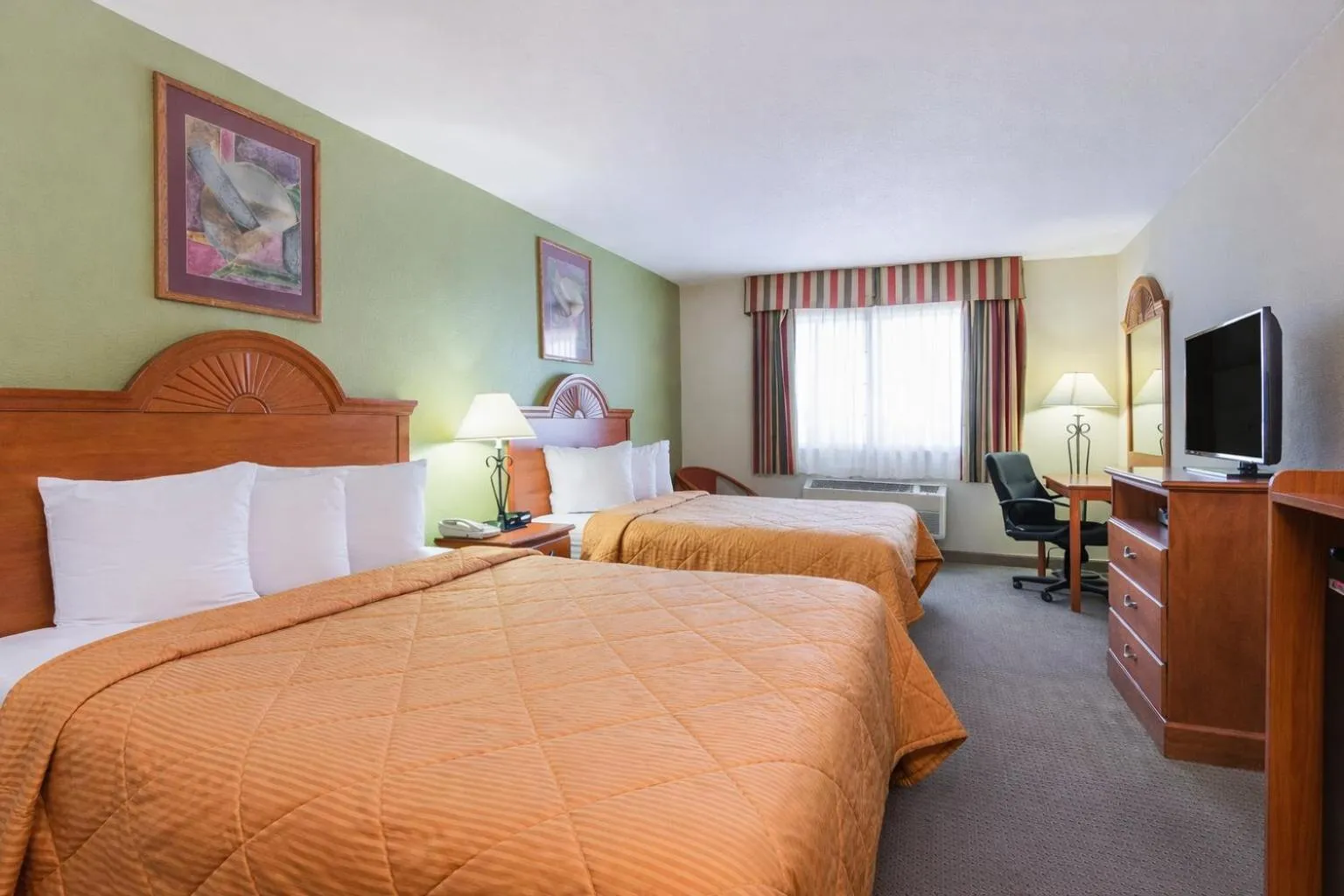 Bed in Knights Inn Gallup at 3208 W Hwy 66