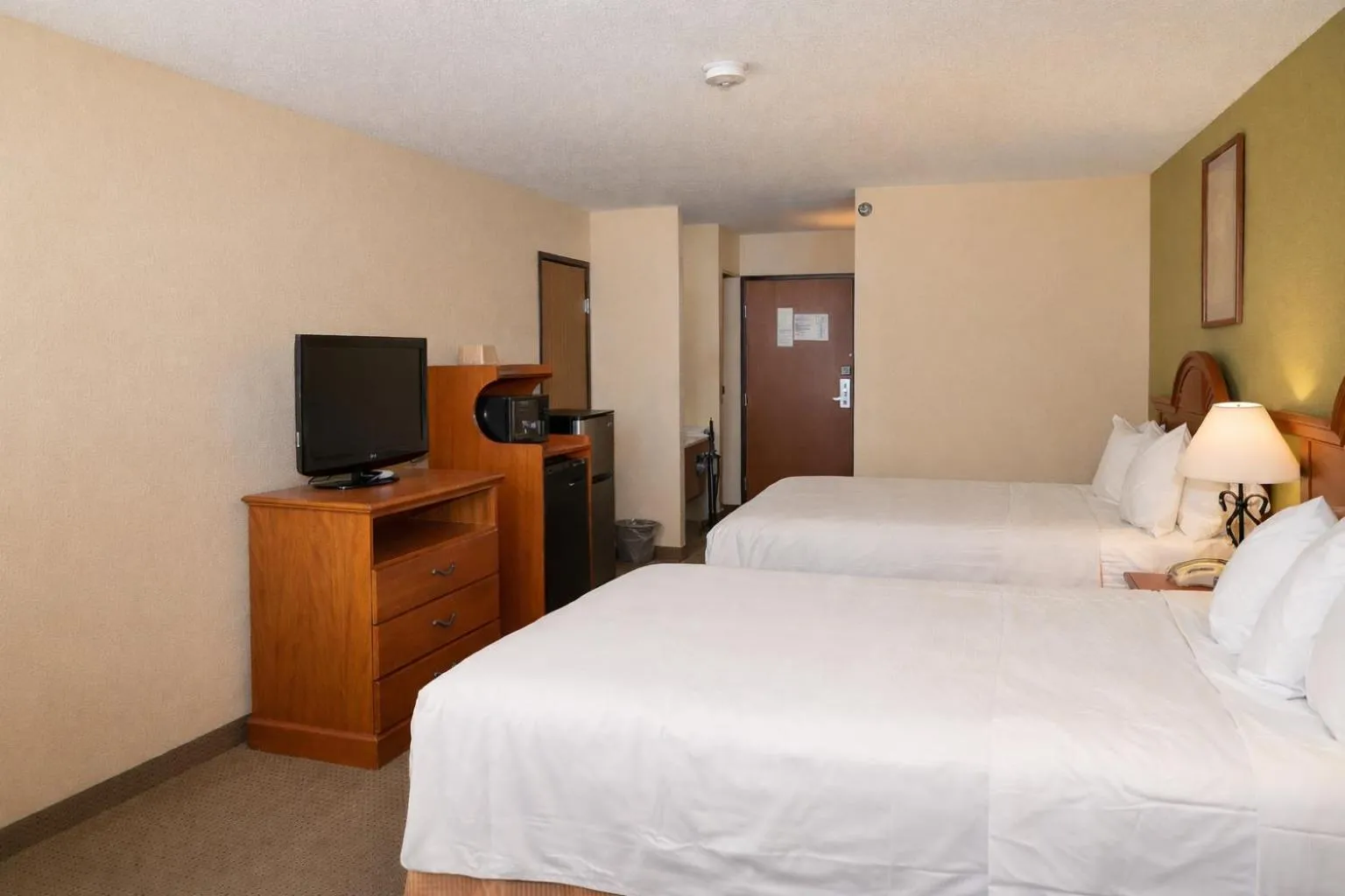 Photo of the whole room, Bed in Knights Inn Gallup at 3208 W Hwy 66