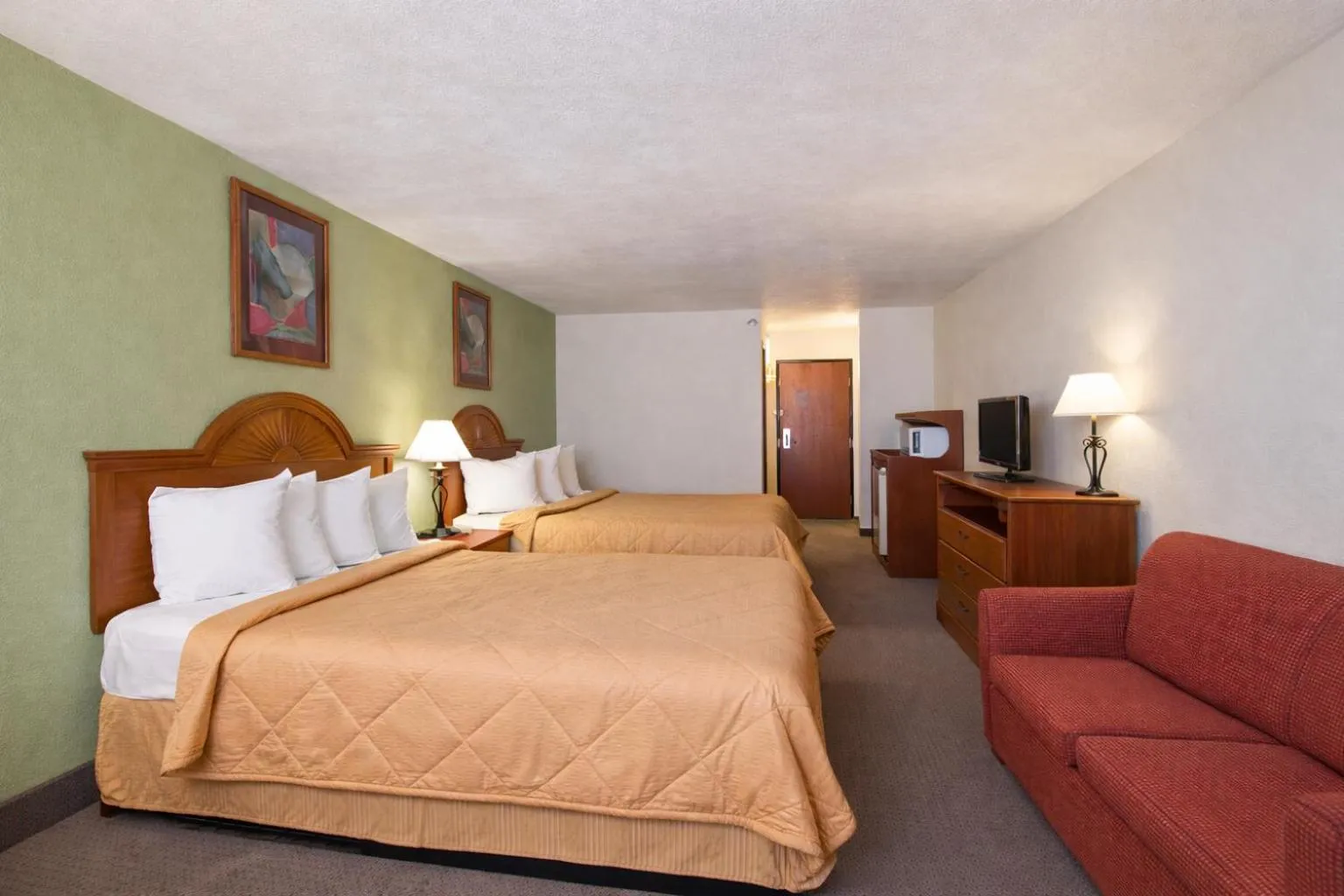 Photo of the whole room, Bed in Knights Inn Gallup at 3208 W Hwy 66