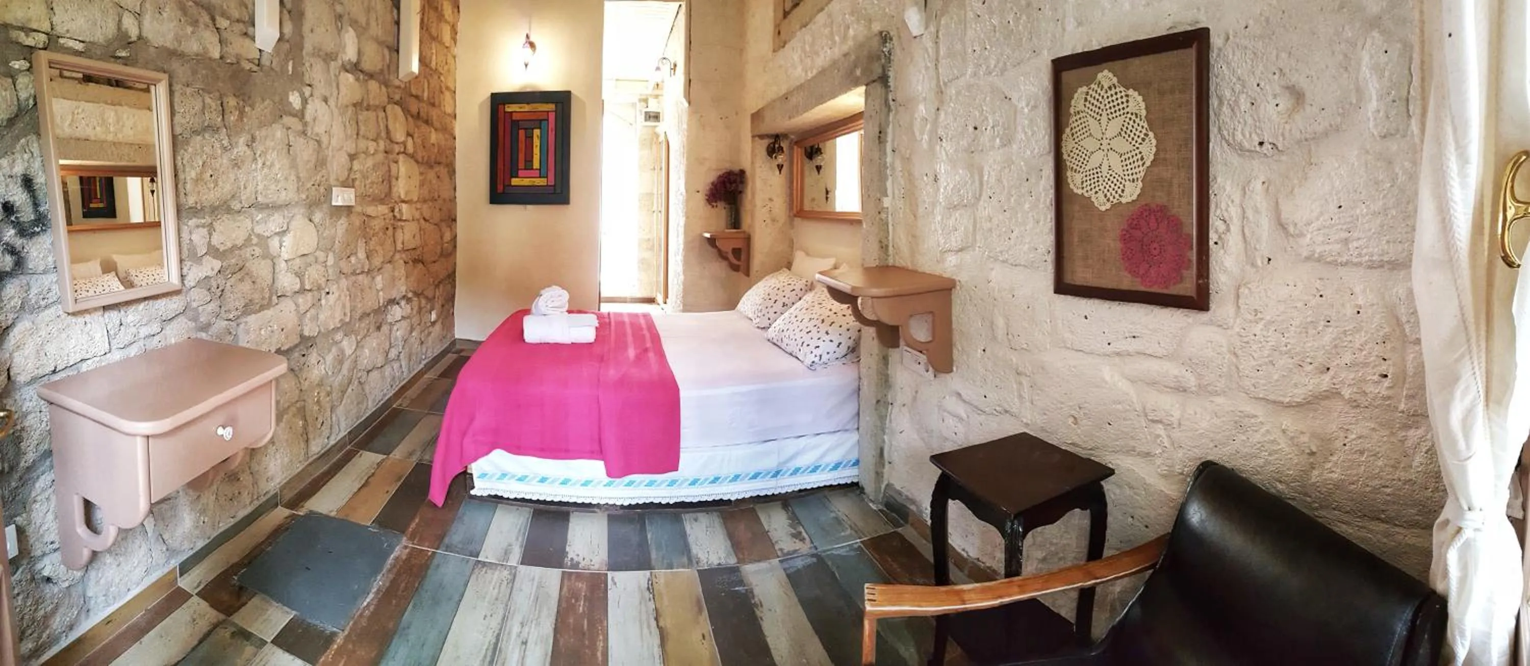 Photo of the whole room in Lilyum Alaçatı - Taş Ev