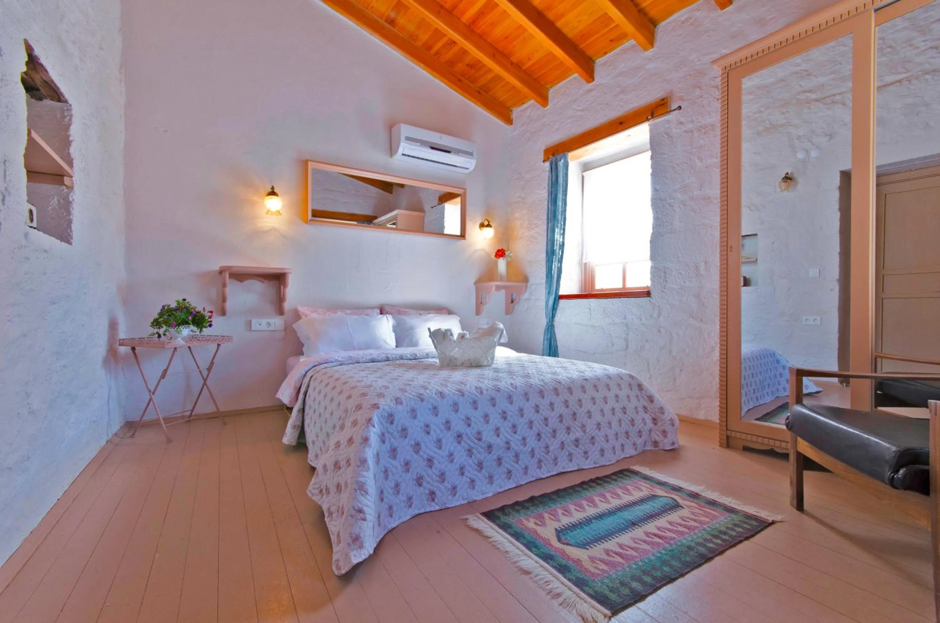 Bedroom, Bed in Lilyum Alaçatı - Taş Ev