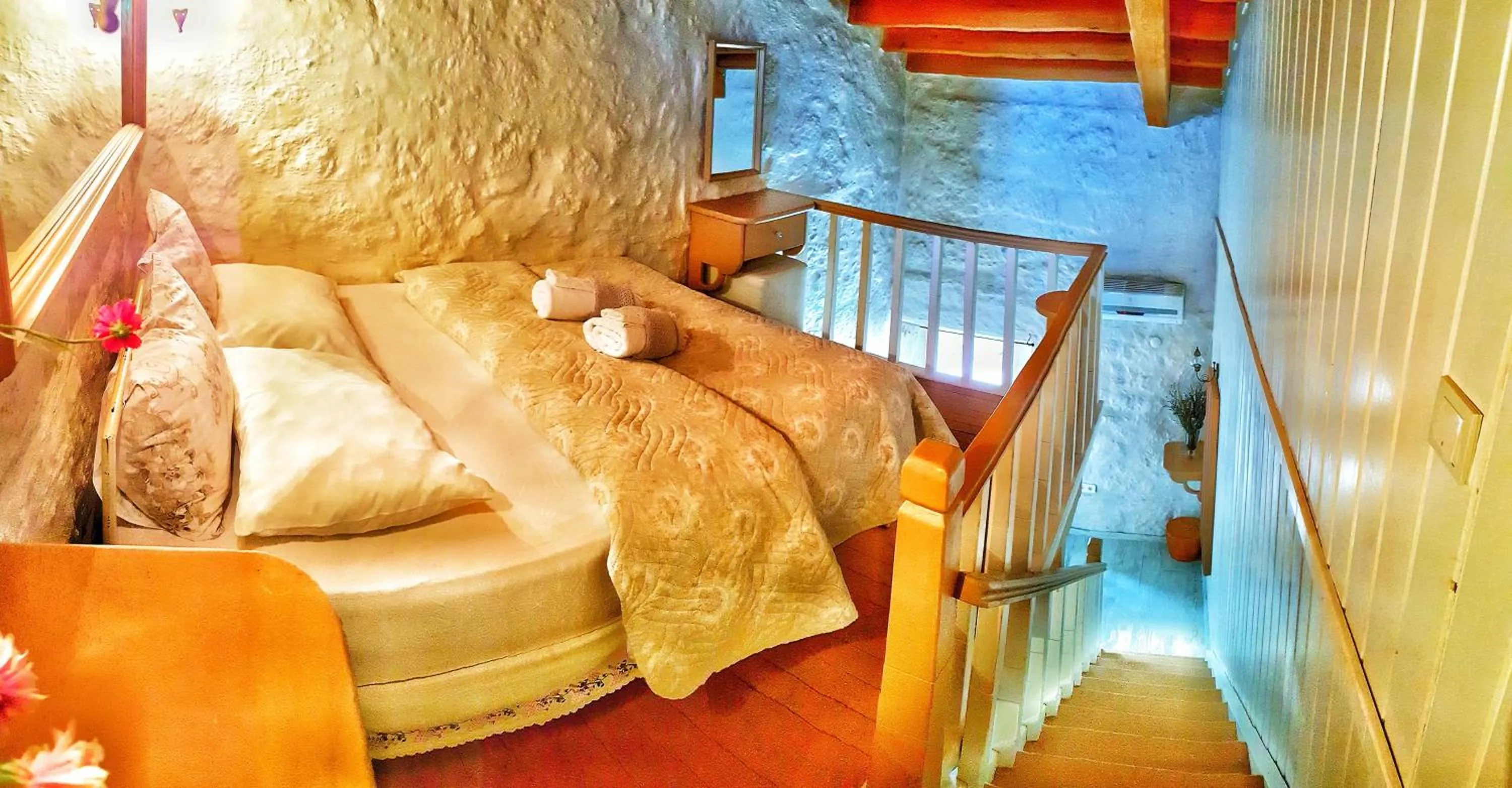 Bed in Lilyum Alaçatı - Taş Ev