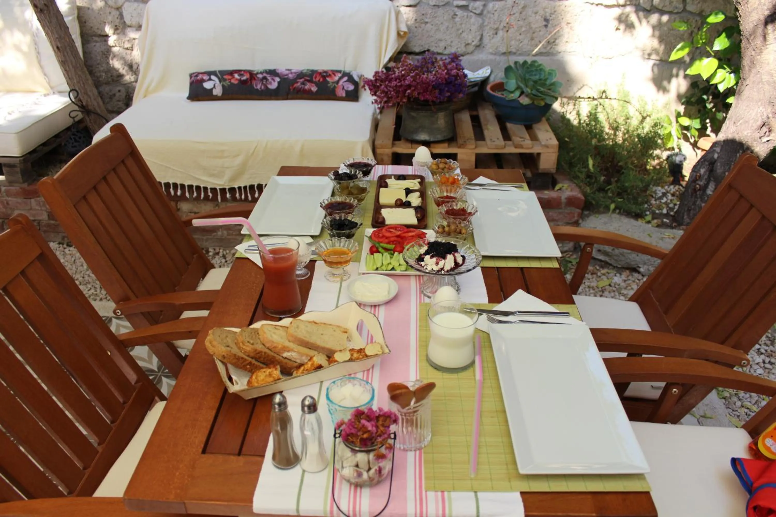 Continental breakfast in Lilyum Alaçatı - Taş Ev