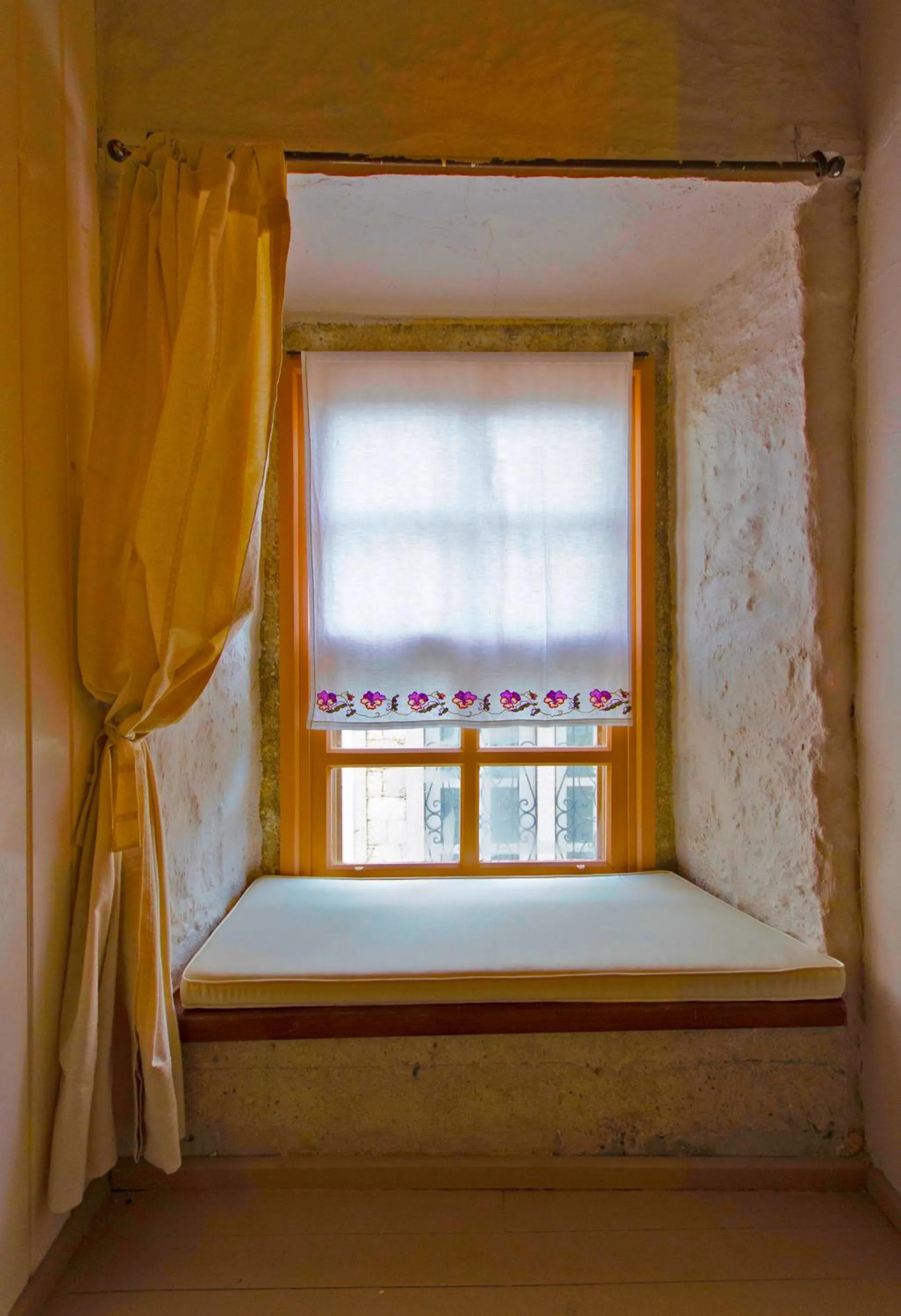 Seating area, Bed in Lilyum Alaçatı - Taş Ev