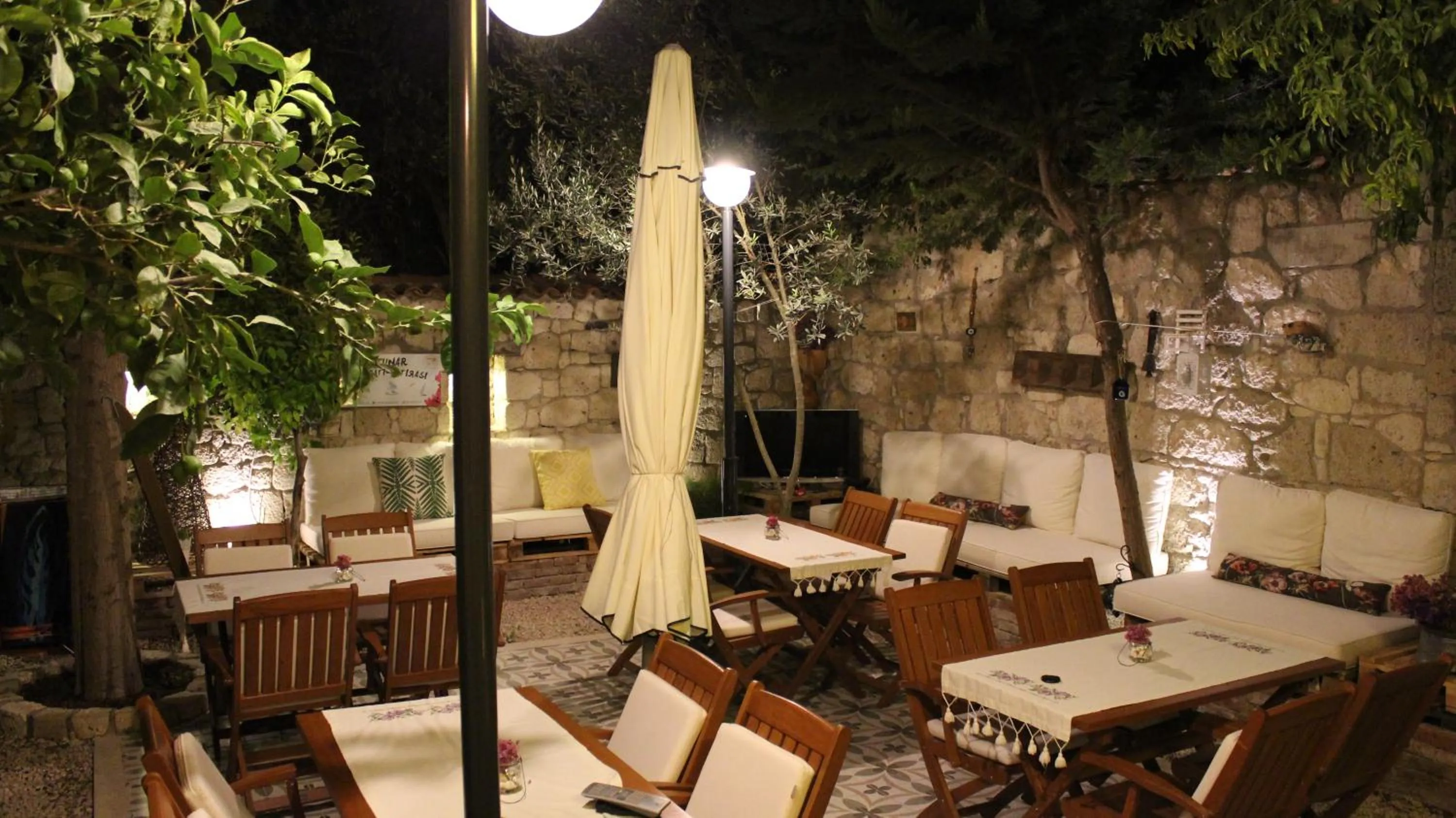 Garden in Lilyum Alaçatı - Taş Ev