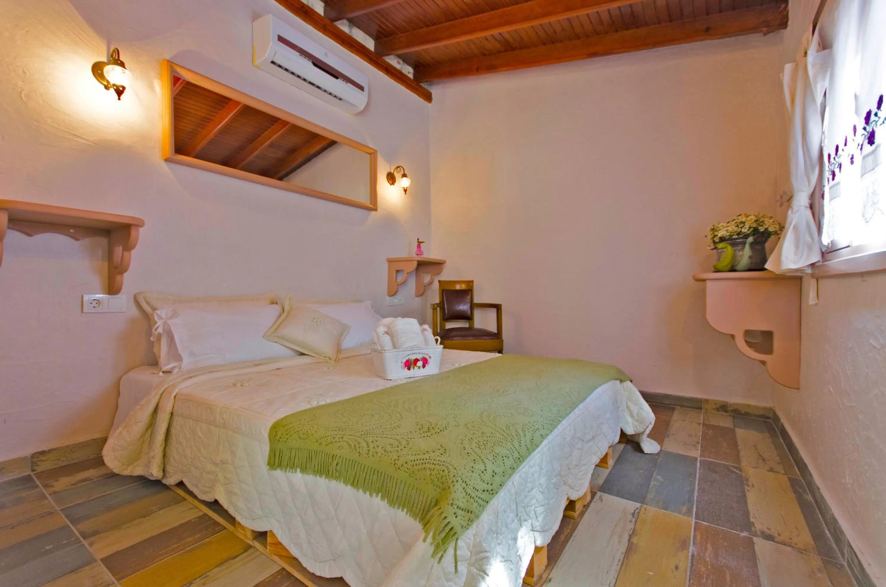 Photo of the whole room, Bed in Lilyum Alaçatı - Taş Ev