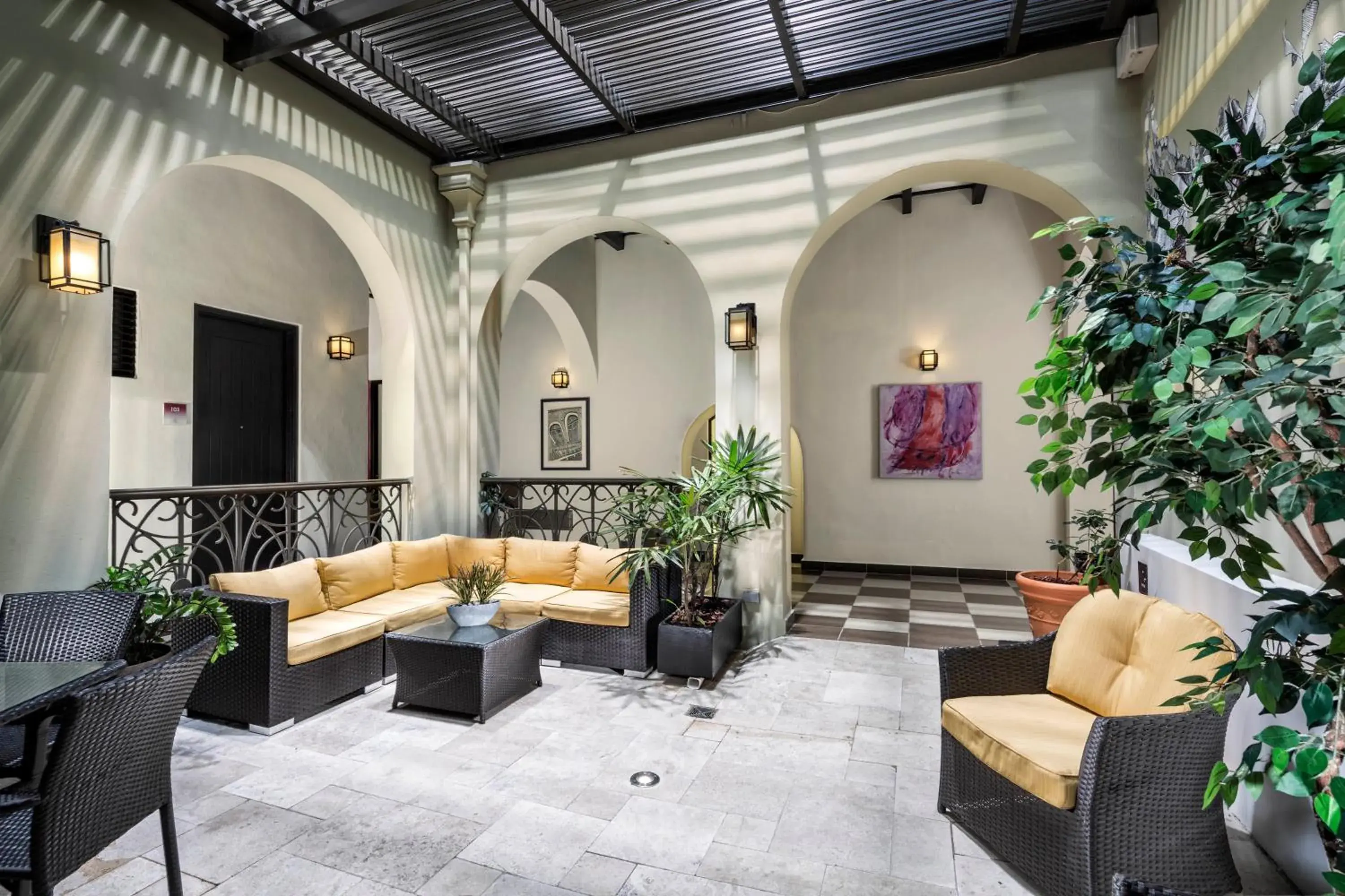 Decanter Hotel Decanter Hotel