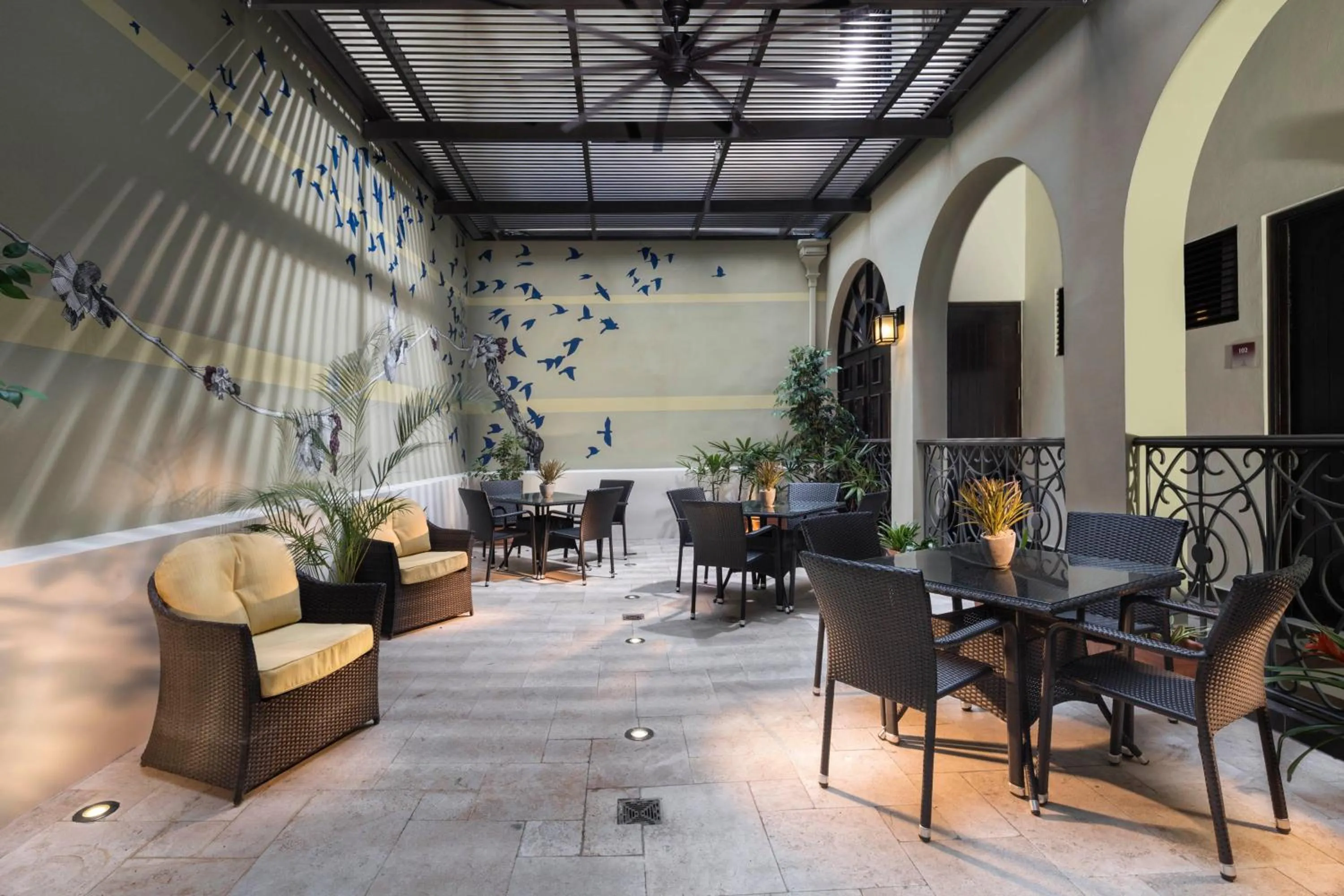 Patio in Decanter Hotel