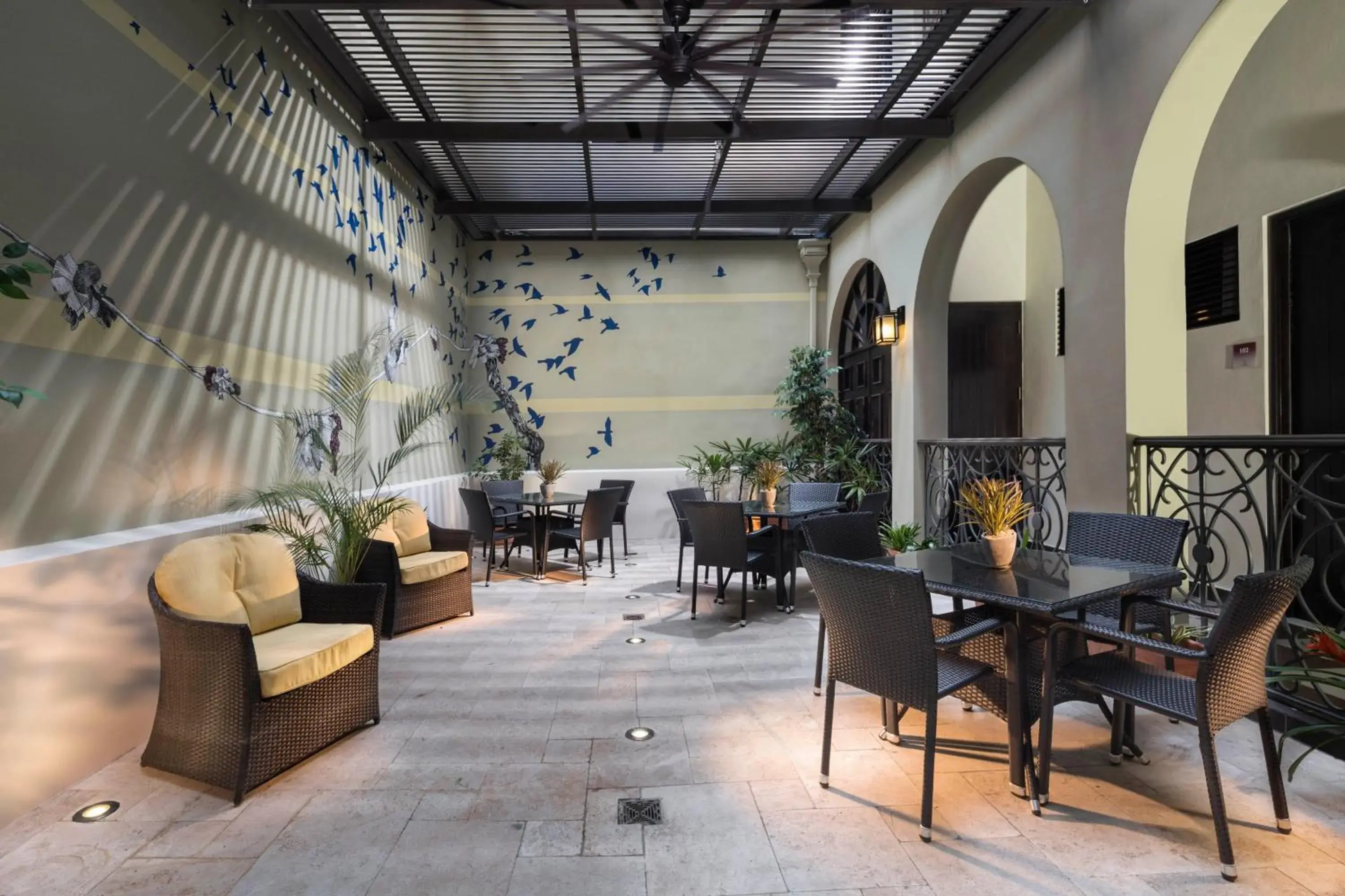 Decanter Hotel Decanter Hotel