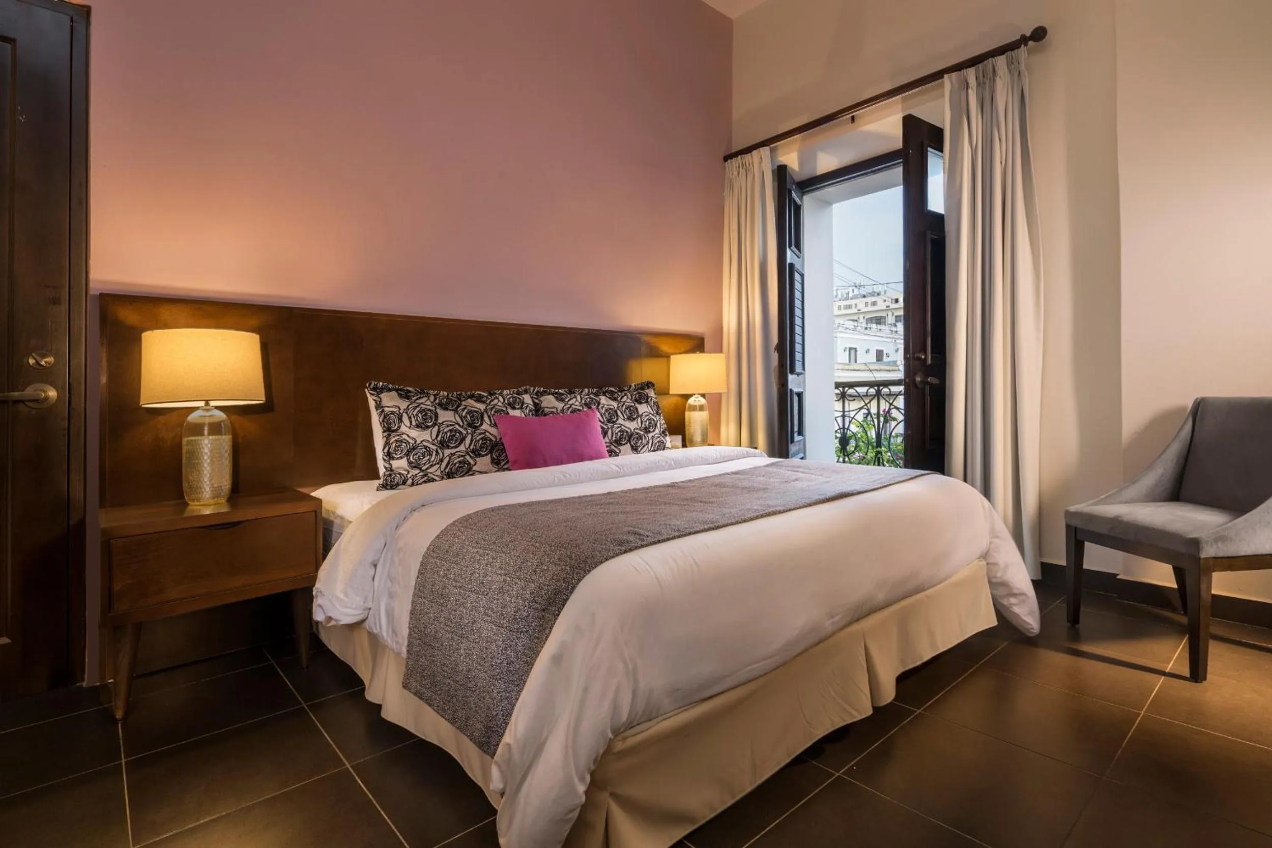 Bed in Decanter Hotel