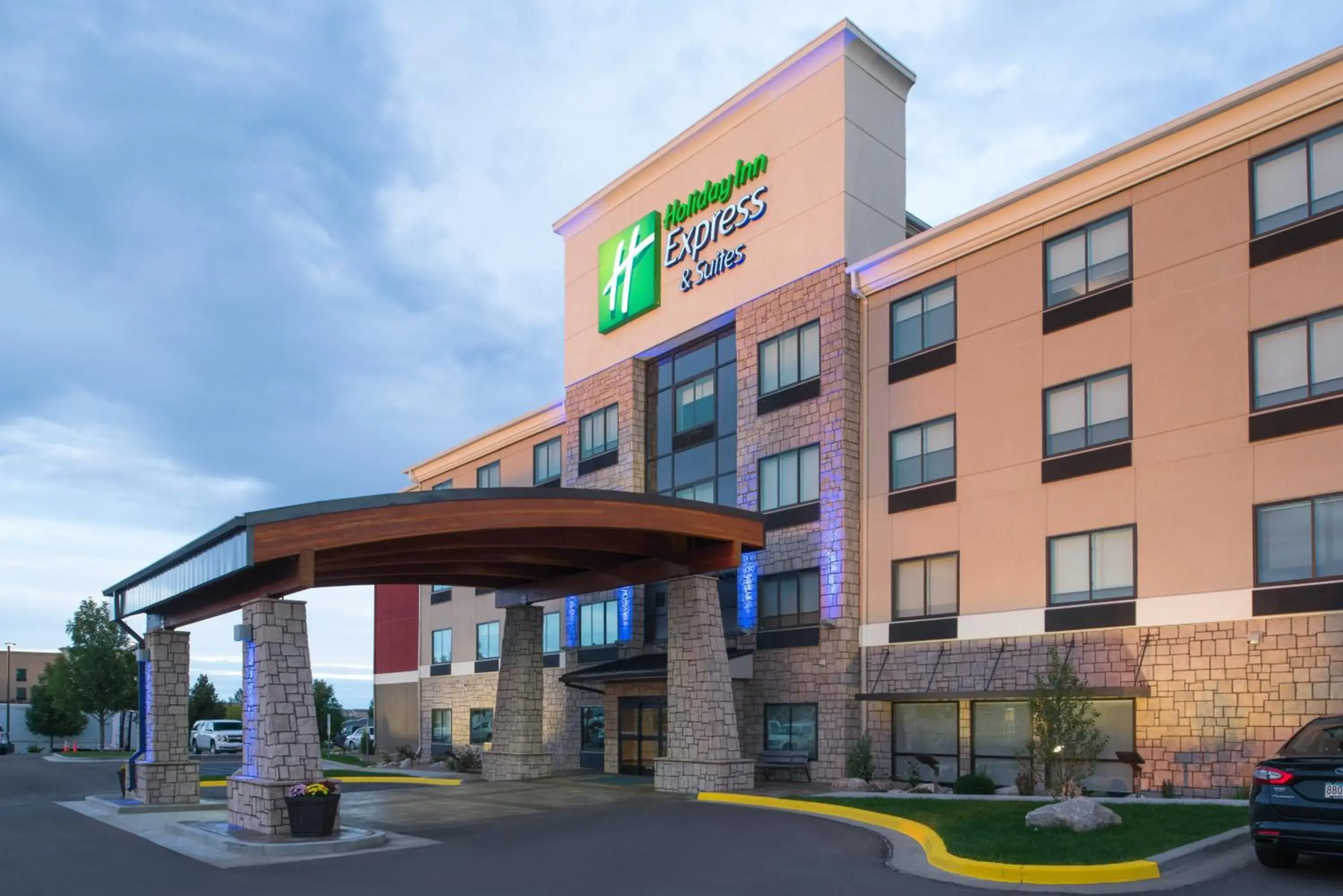Property building in Holiday Inn Express Hotel & Suites Bismarck by IHG Property building in Holiday Inn Express Hotel & Suites Bismarck by IHG