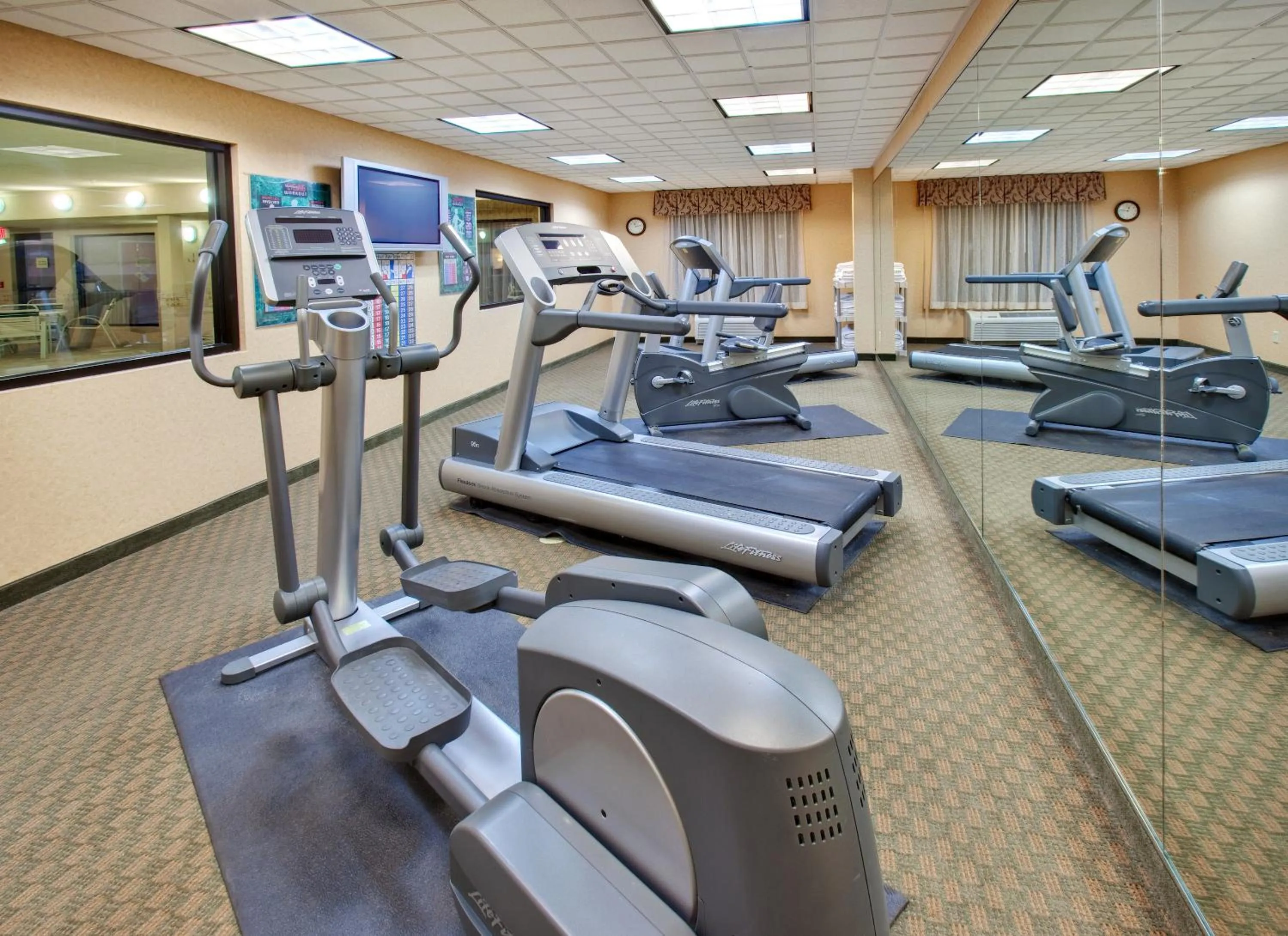 Fitness centre/facilities in Holiday Inn Express Hotel & Suites Bismarck by IHG