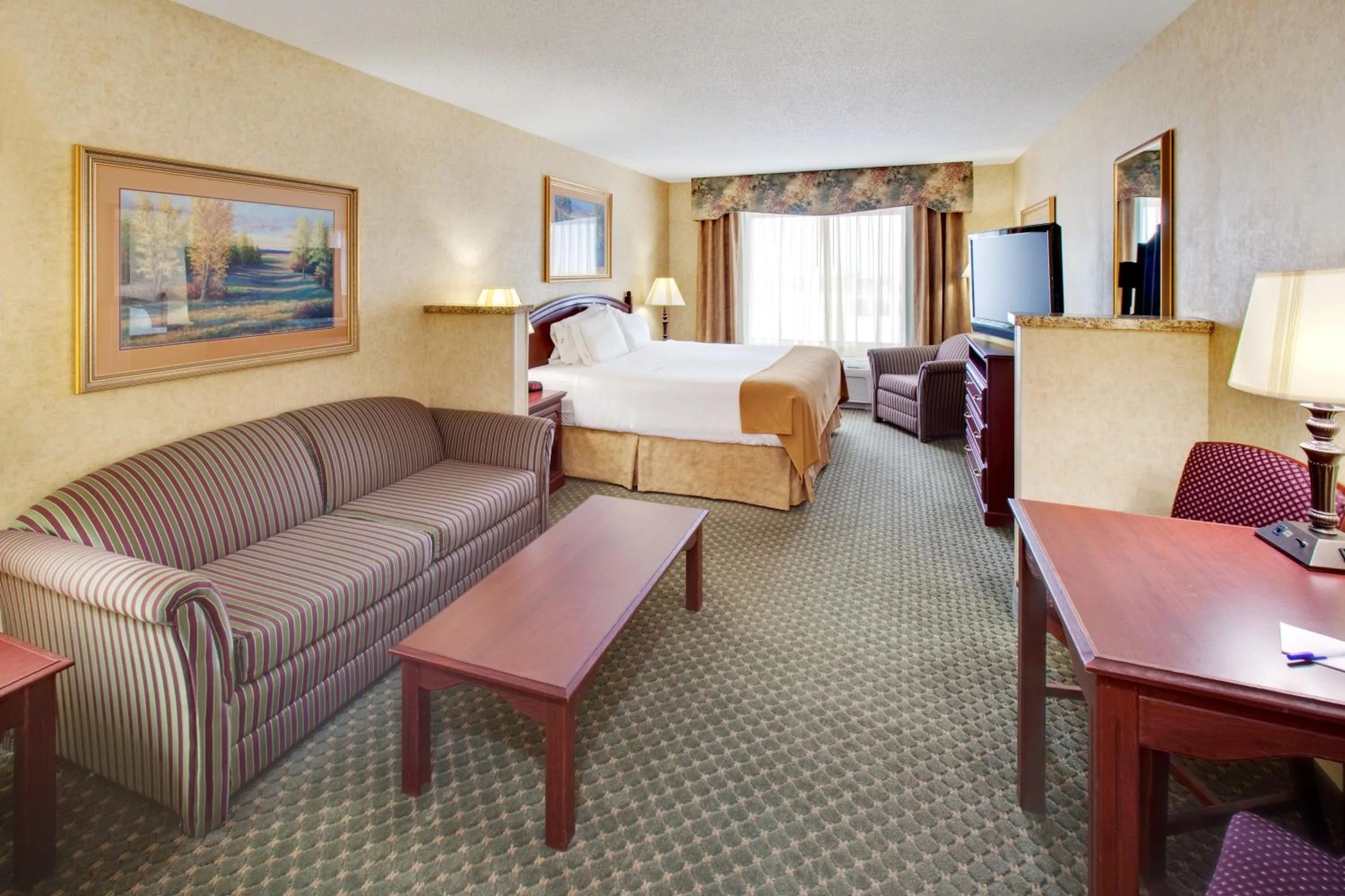 Photo of the whole room, Bed in Holiday Inn Express Hotel & Suites Bismarck by IHG