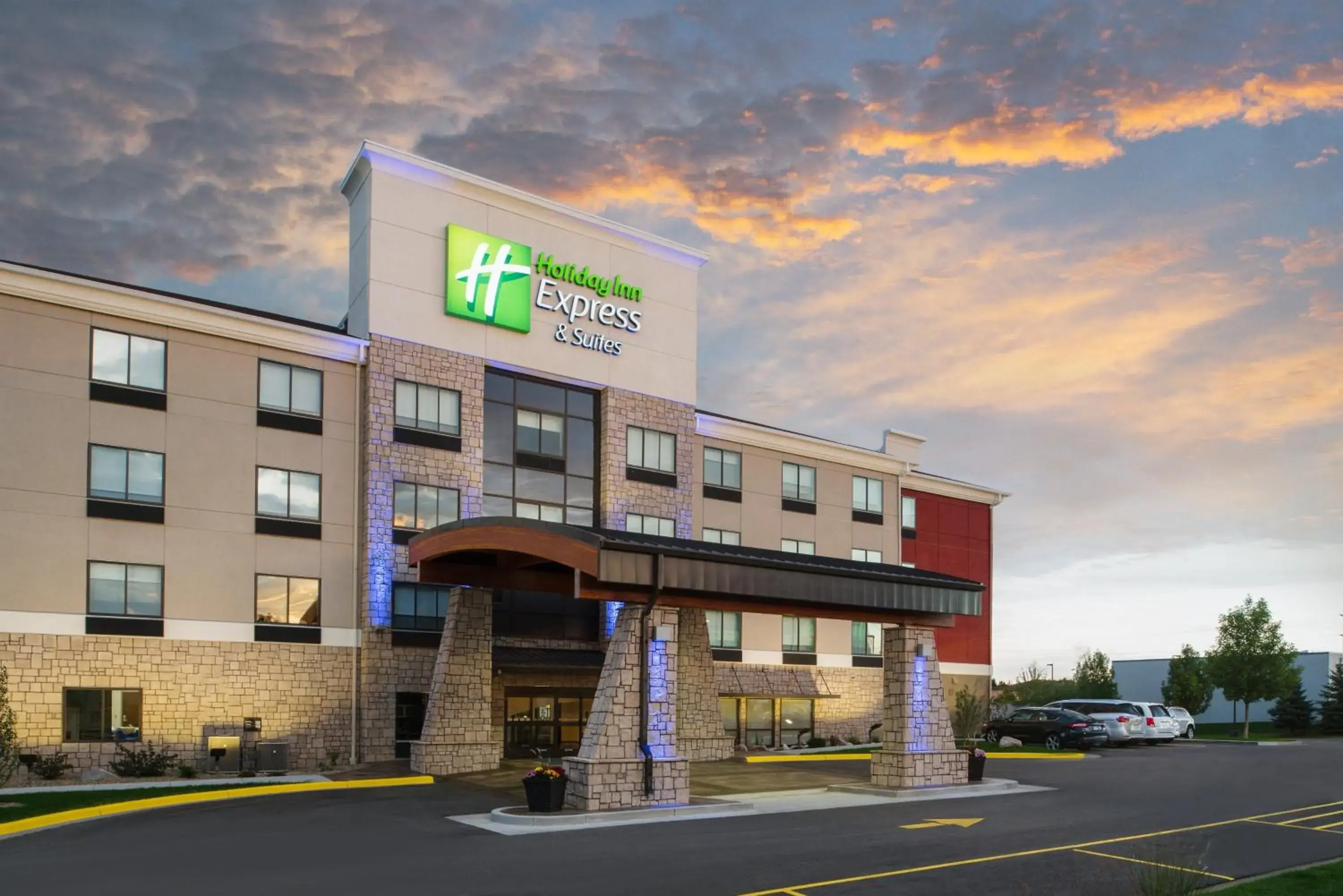Property building in Holiday Inn Express Hotel & Suites Bismarck by IHG Property building in Holiday Inn Express Hotel & Suites Bismarck by IHG