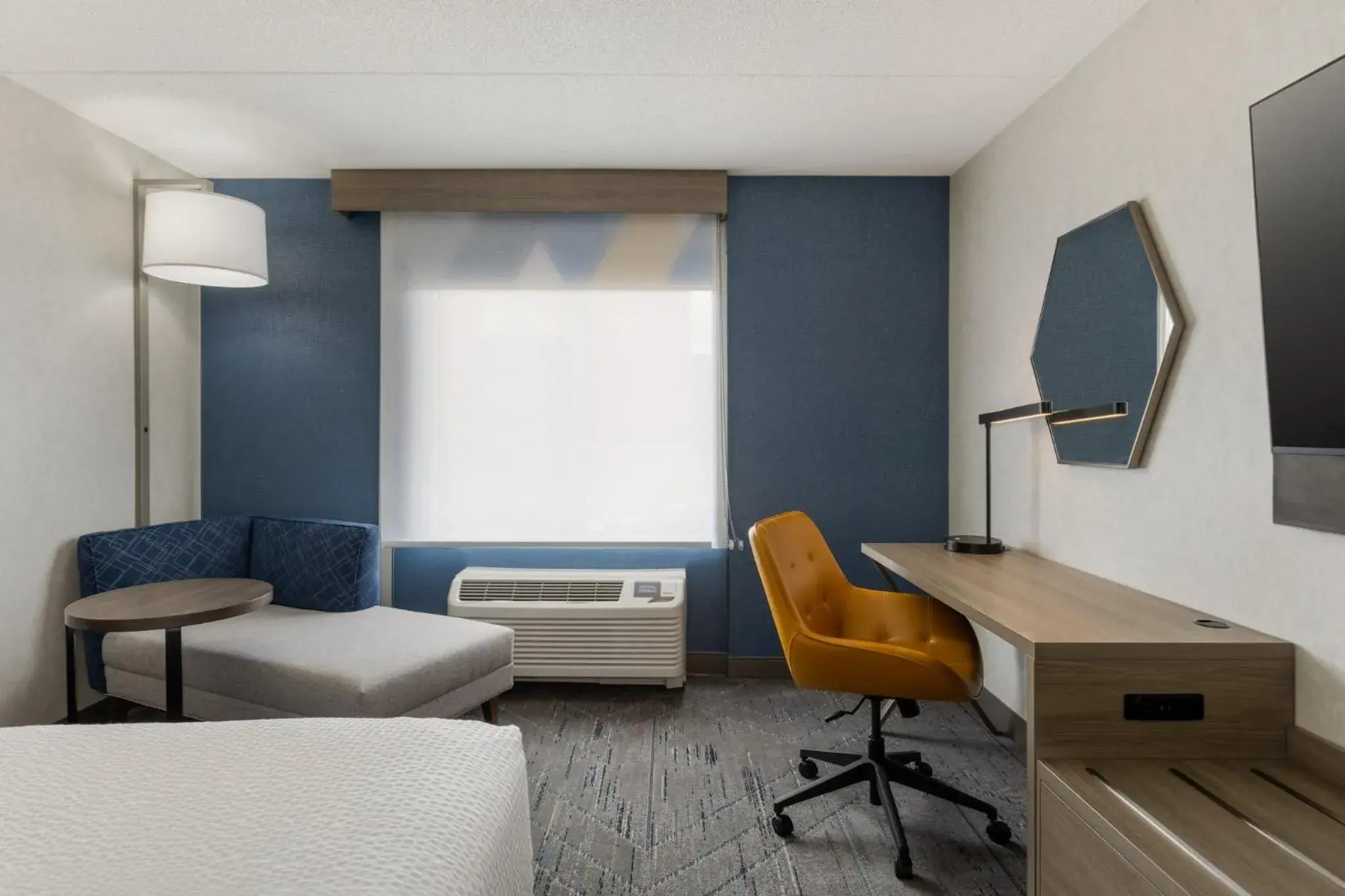 King Room - Mobility Access/Hearing Accessible in Holiday Inn Express & Suites Ottawa East-Orleans by IHG King Room - Mobility Access/Hearing Accessible in Holiday Inn Express & Suites Ottawa East-Orleans by IHG