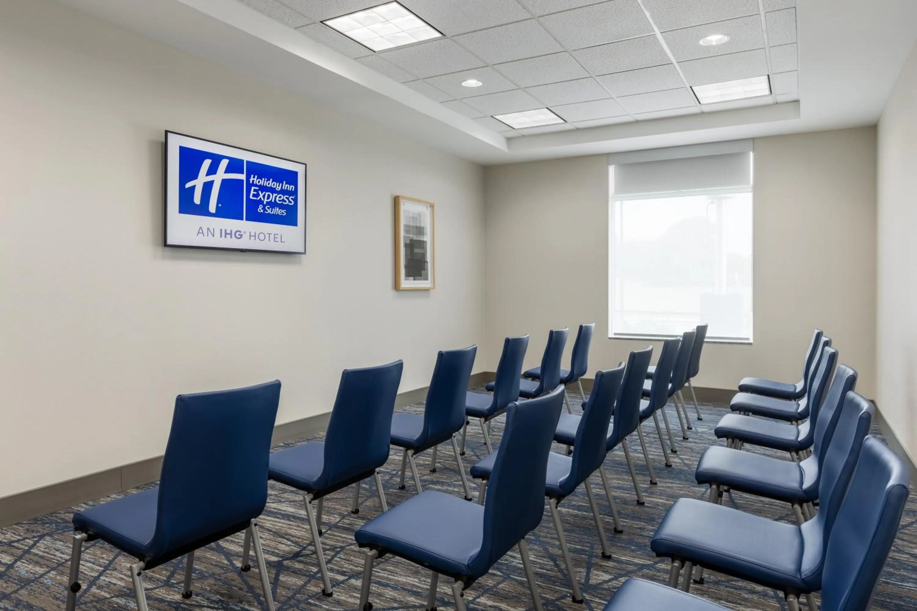 Holiday Inn Express & Suites Ottawa East-Orleans by IHG