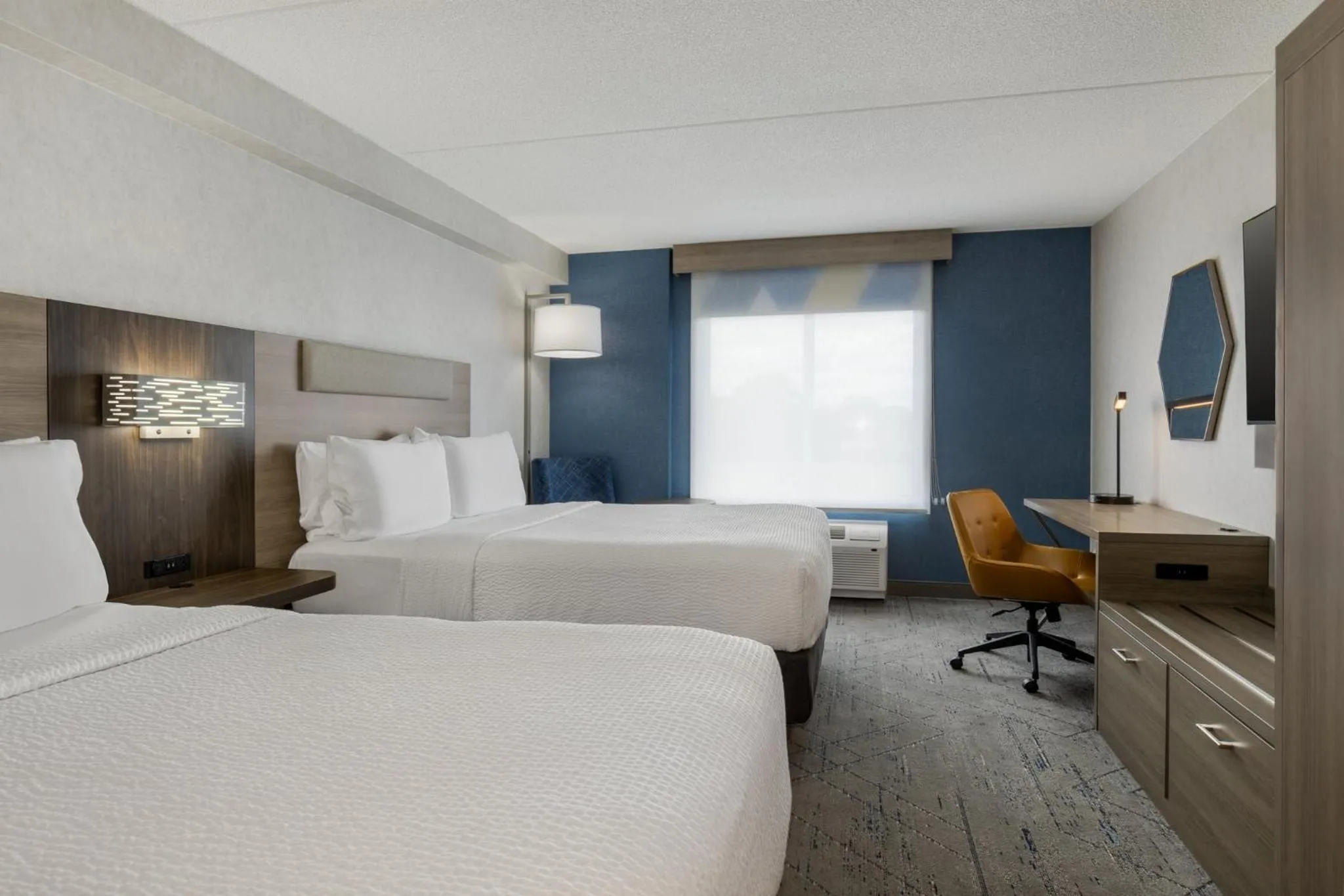 Photo of the whole room, Bed in Holiday Inn Express & Suites Ottawa East-Orleans by IHG