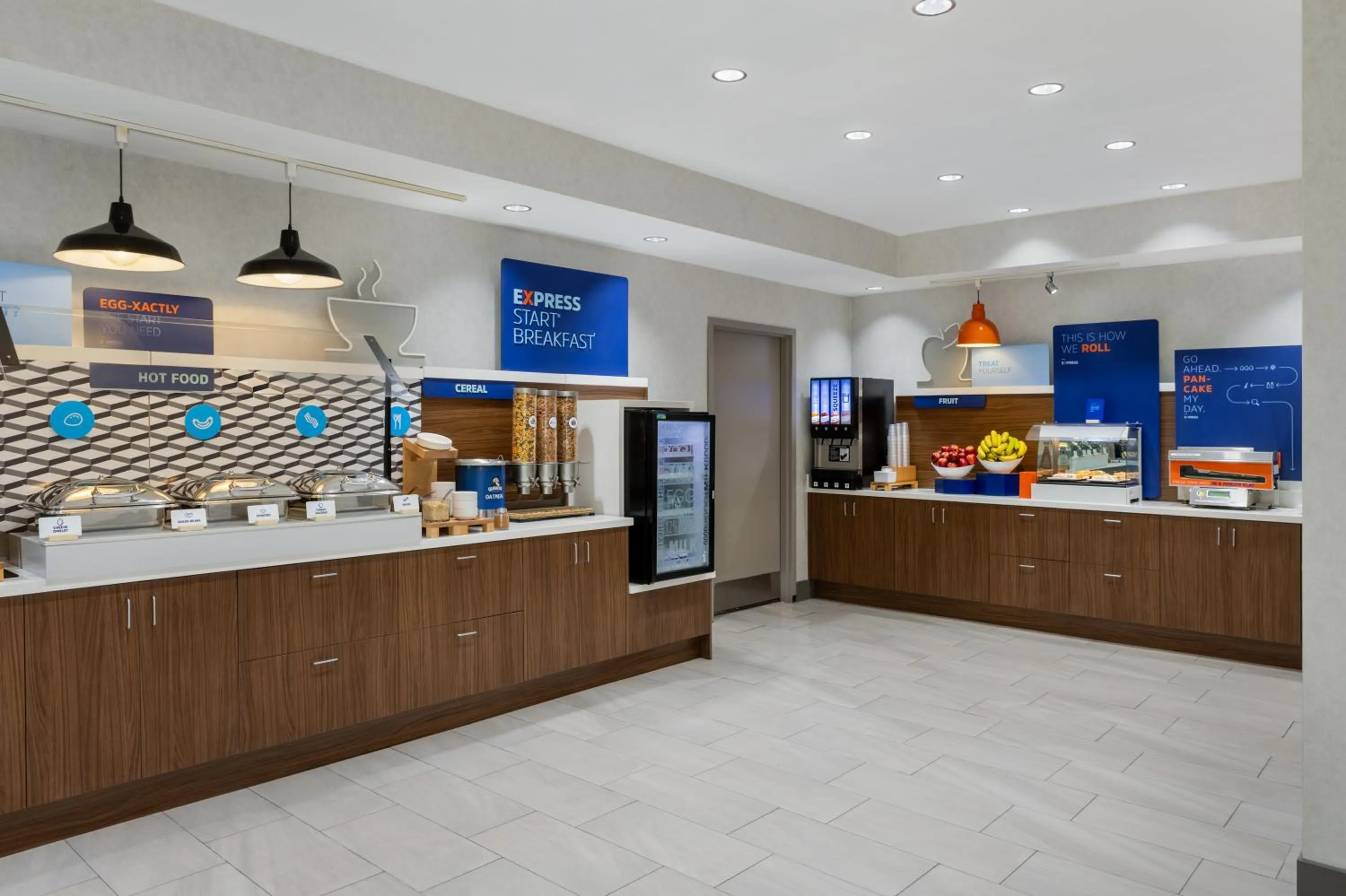 Coffee/tea facilities in Holiday Inn Express & Suites Ottawa East-Orleans by IHG
