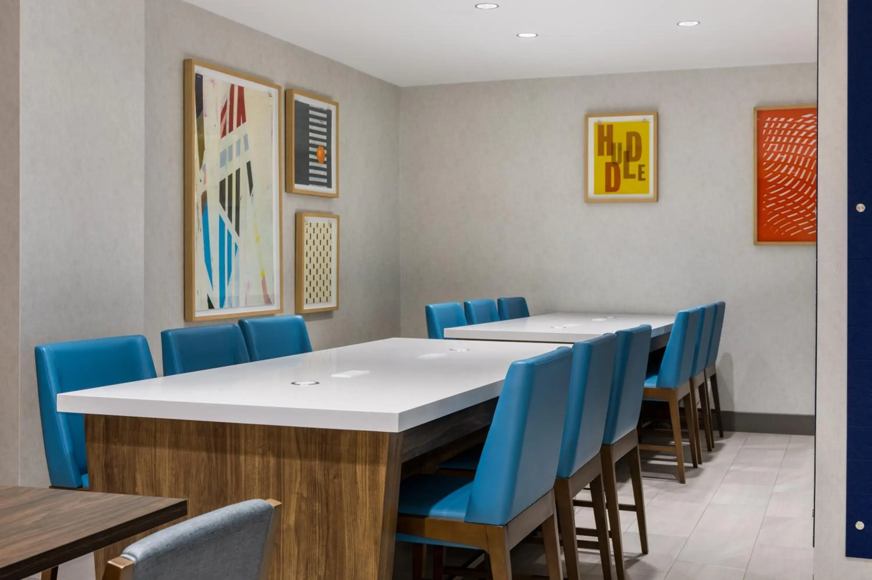 Restaurant/places to eat in Holiday Inn Express & Suites Ottawa East-Orleans by IHG Restaurant/places to eat in Holiday Inn Express & Suites Ottawa East-Orleans by IHG