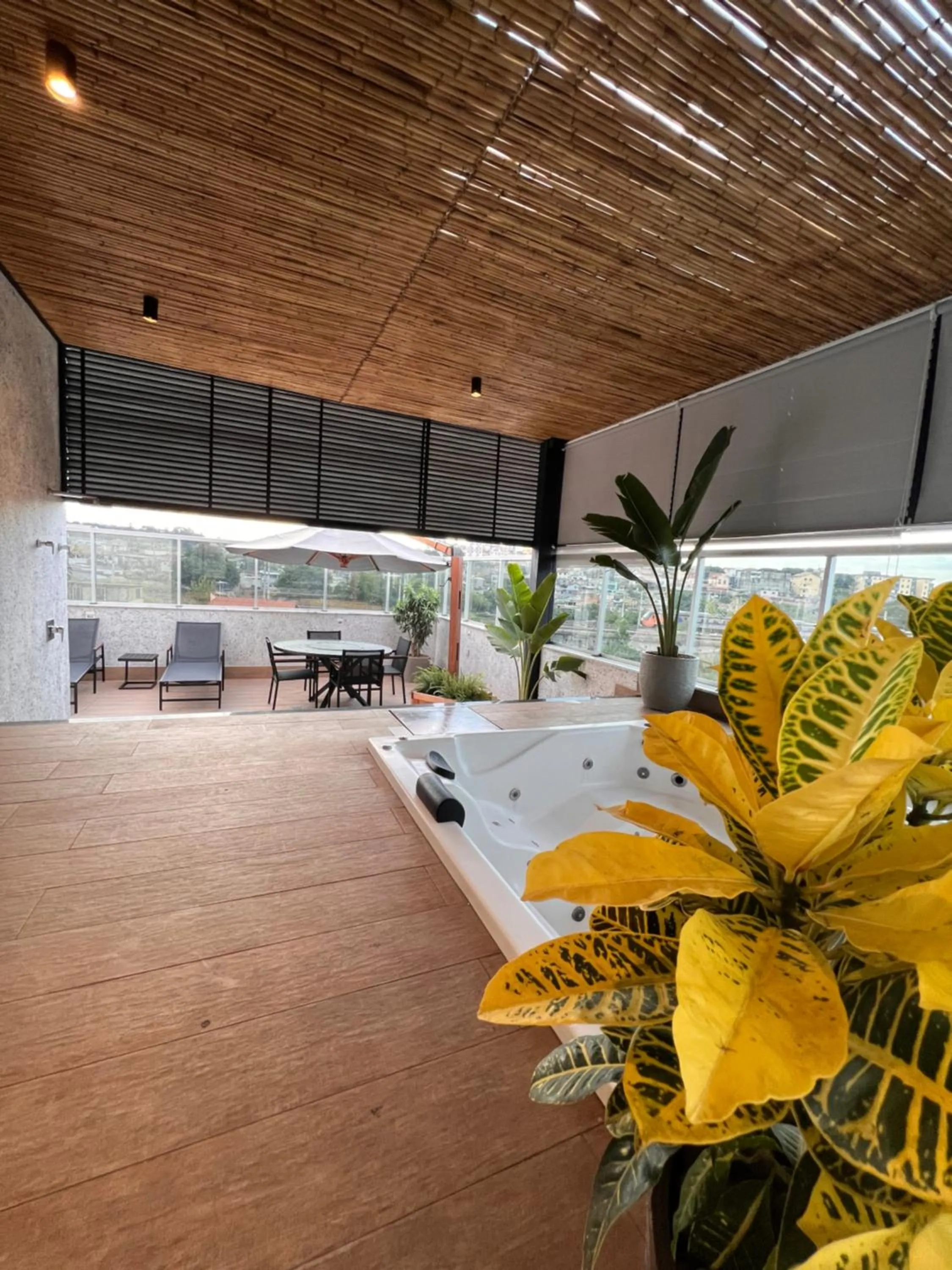 Bath in Intercity BH Expo