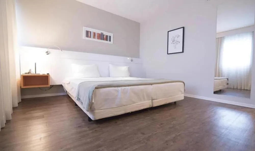 Bedroom, Bed in Intercity BH Expo