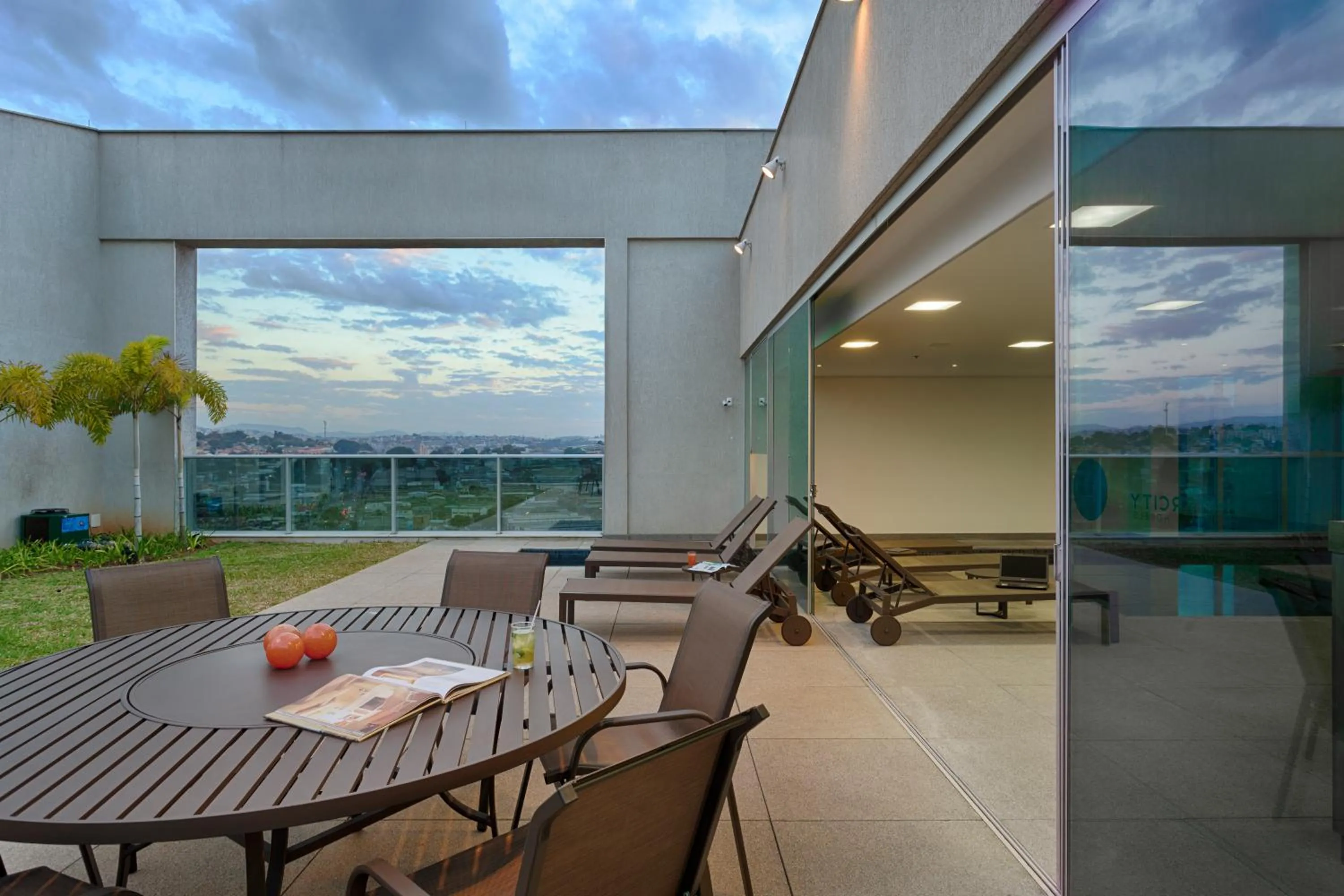 Swimming pool in Intercity BH Expo