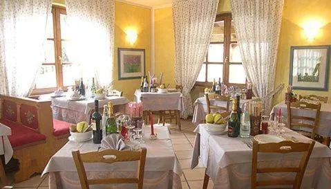 Restaurant/places to eat in Hotel Tosa