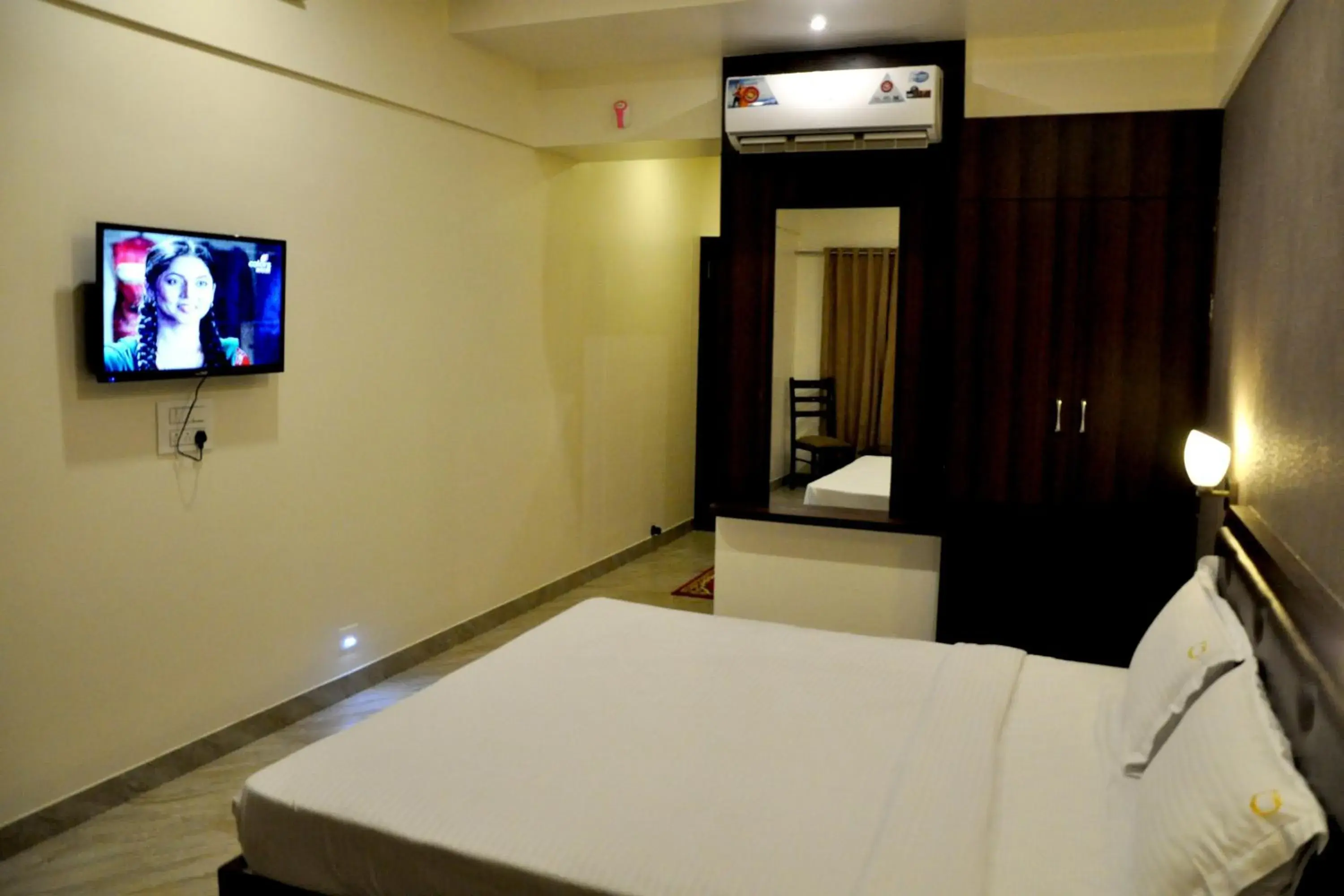 Bedroom, Bed in Hotel Gulmohar Pride Bedroom, Bed in Hotel Gulmohar Pride
