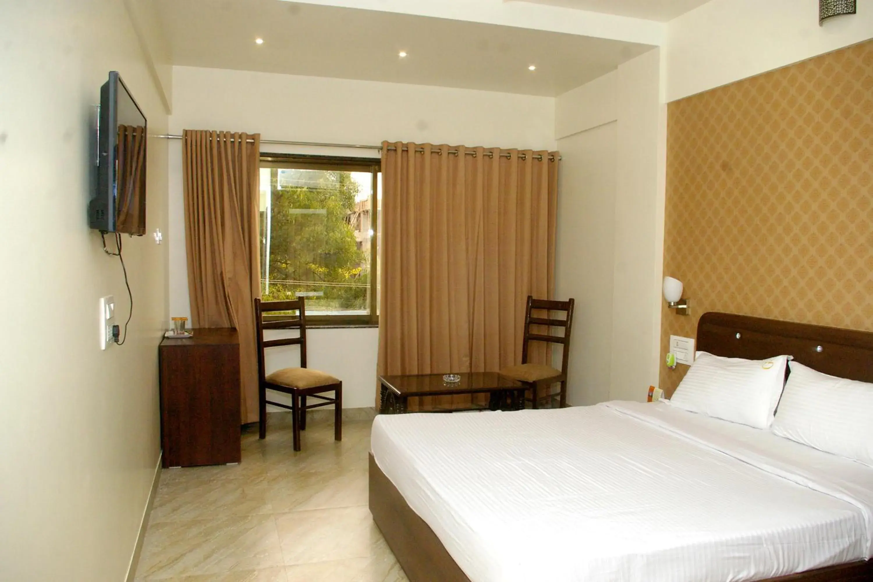 Bed in Hotel Gulmohar Pride Bed in Hotel Gulmohar Pride