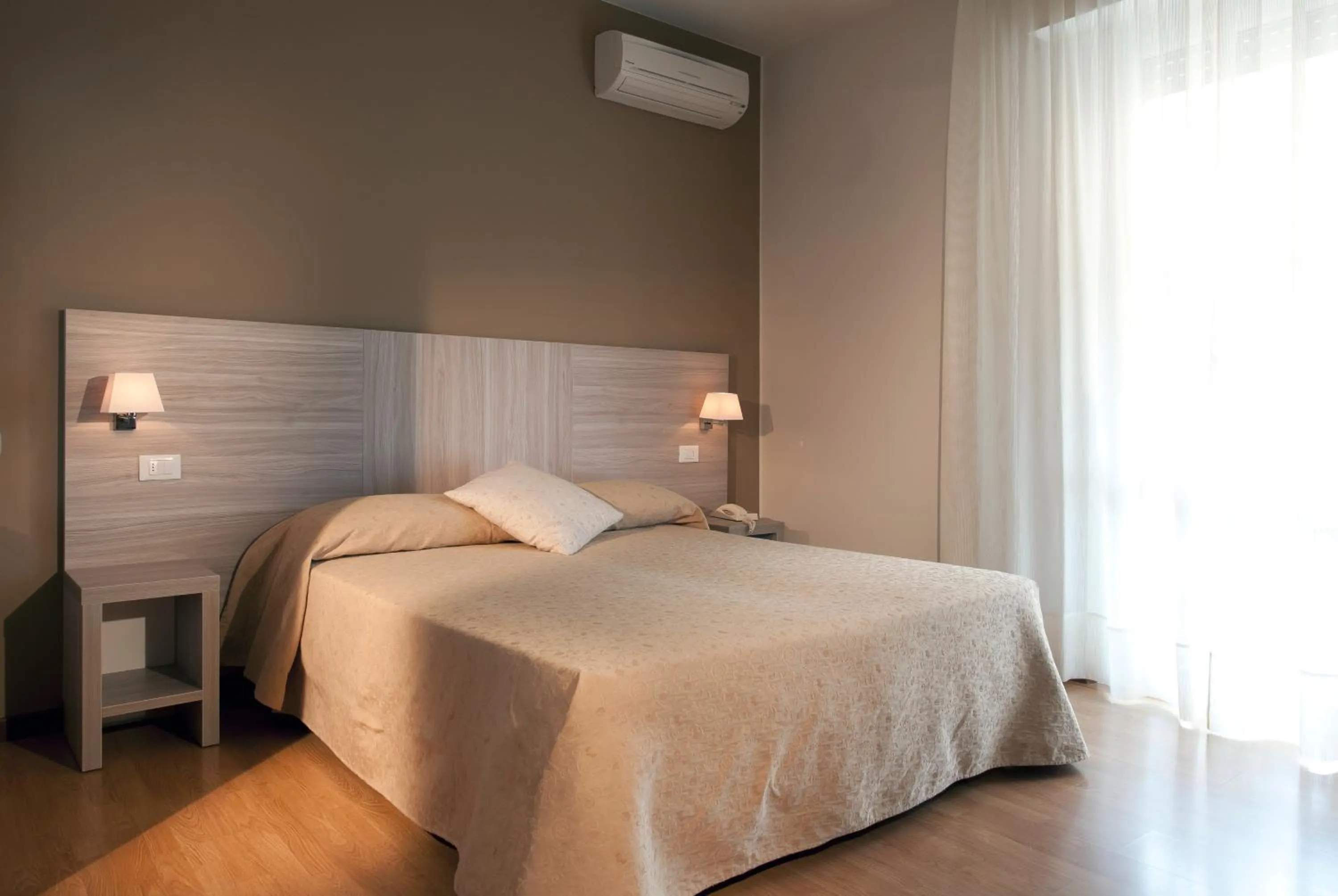 Day, Bed in Albergo Valentina