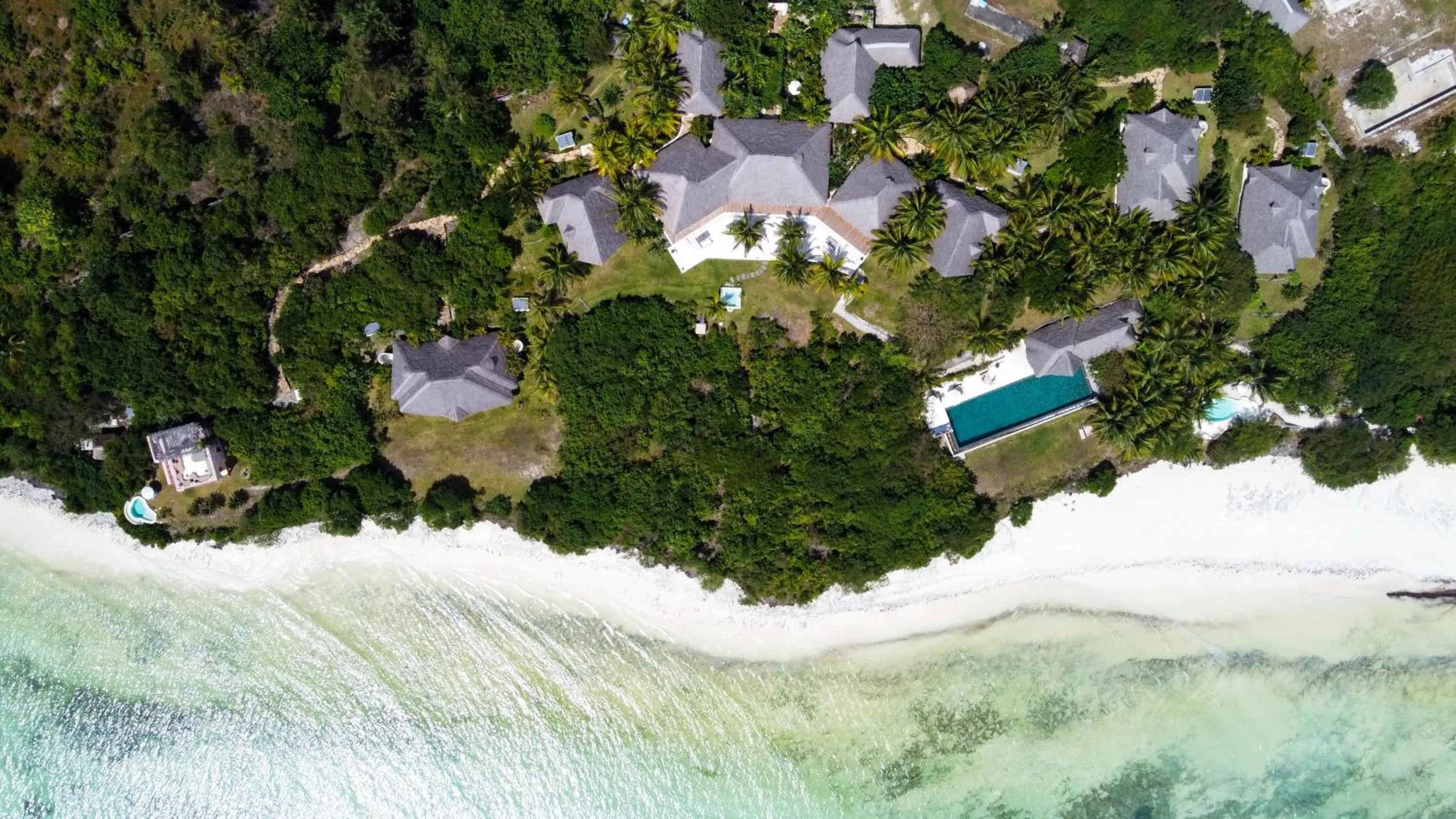 Property building in Qambani Luxury Resort