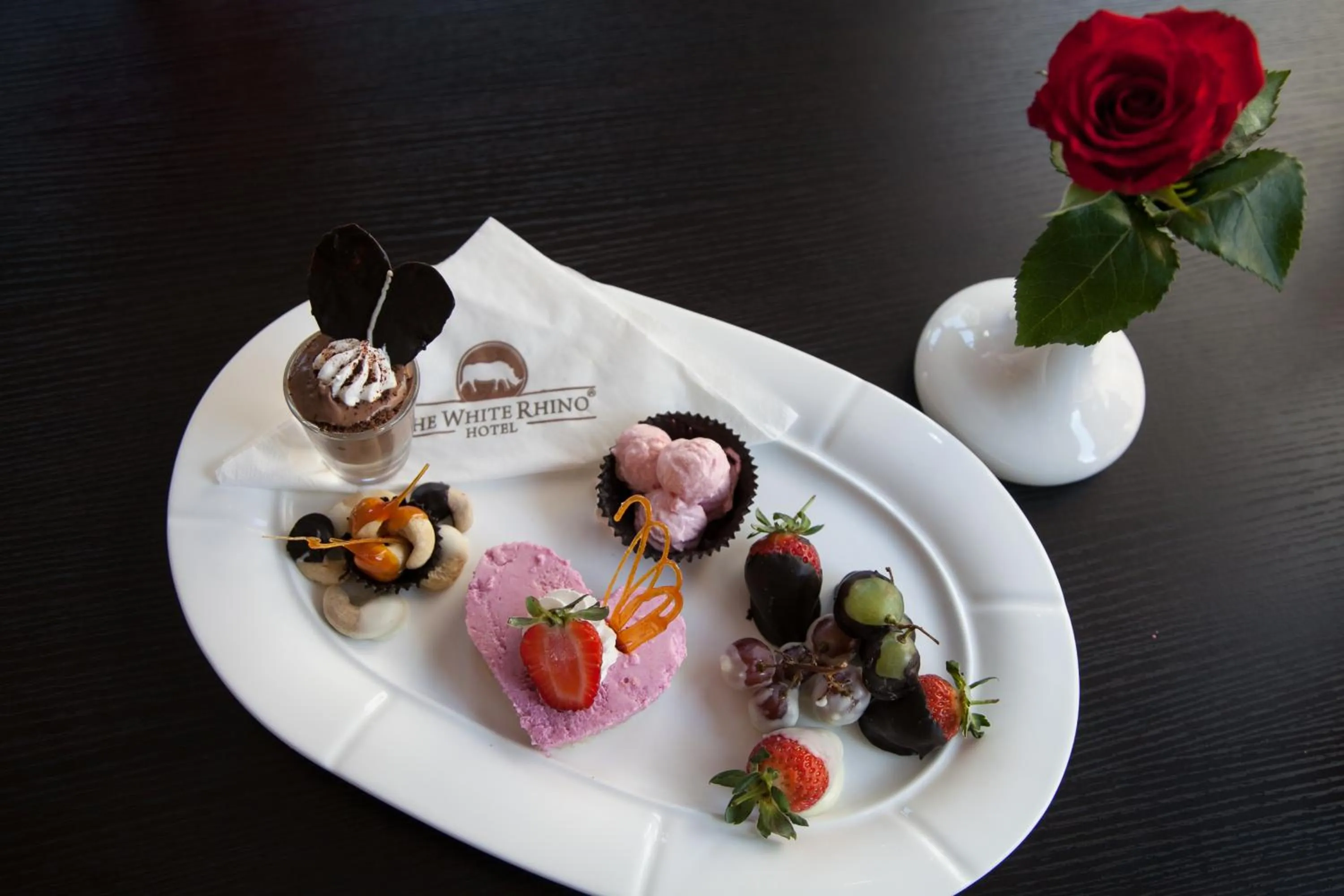 Restaurant/places to eat in The White Rhino Hotel