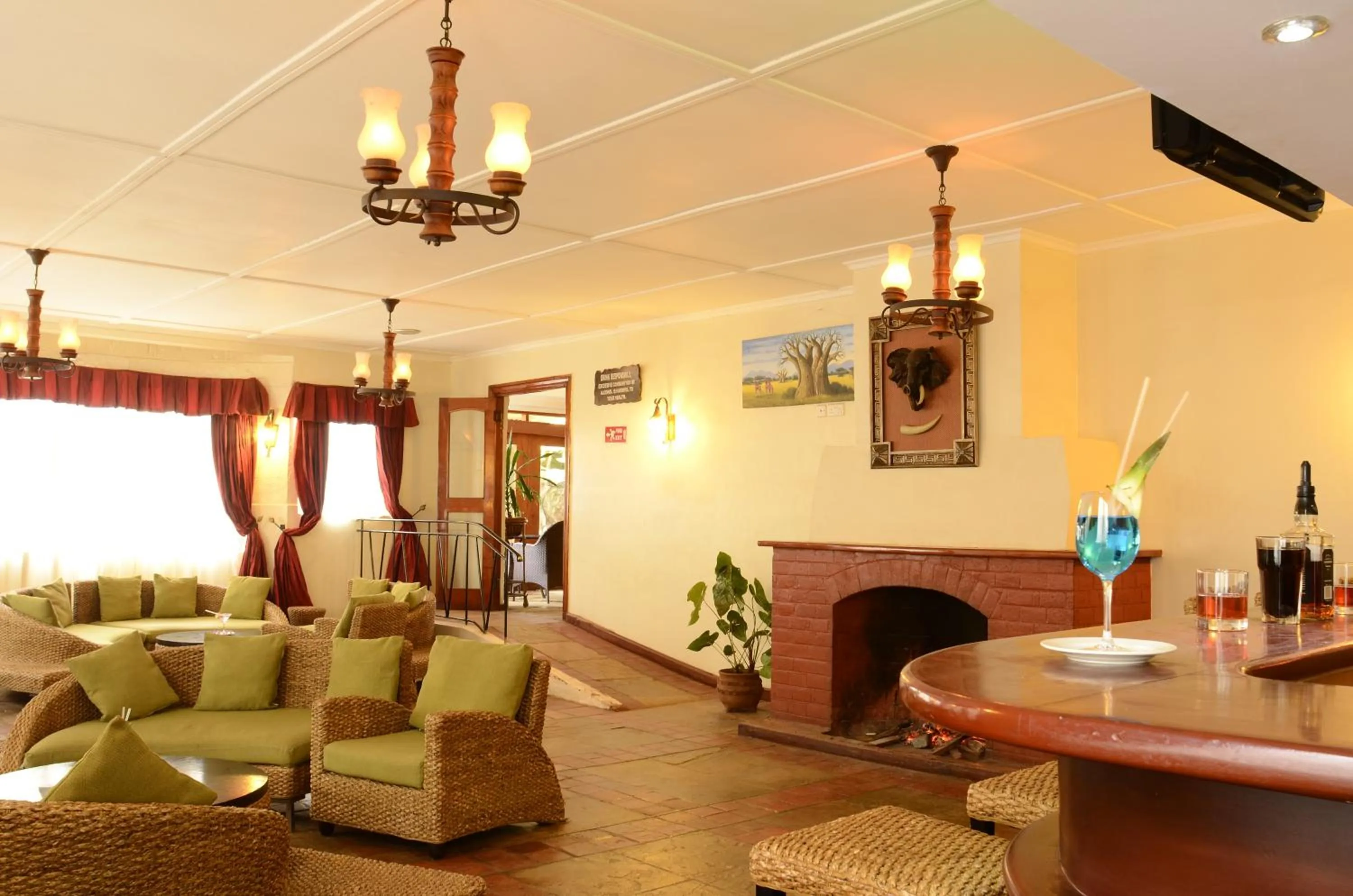 Restaurant/places to eat in The White Rhino Hotel