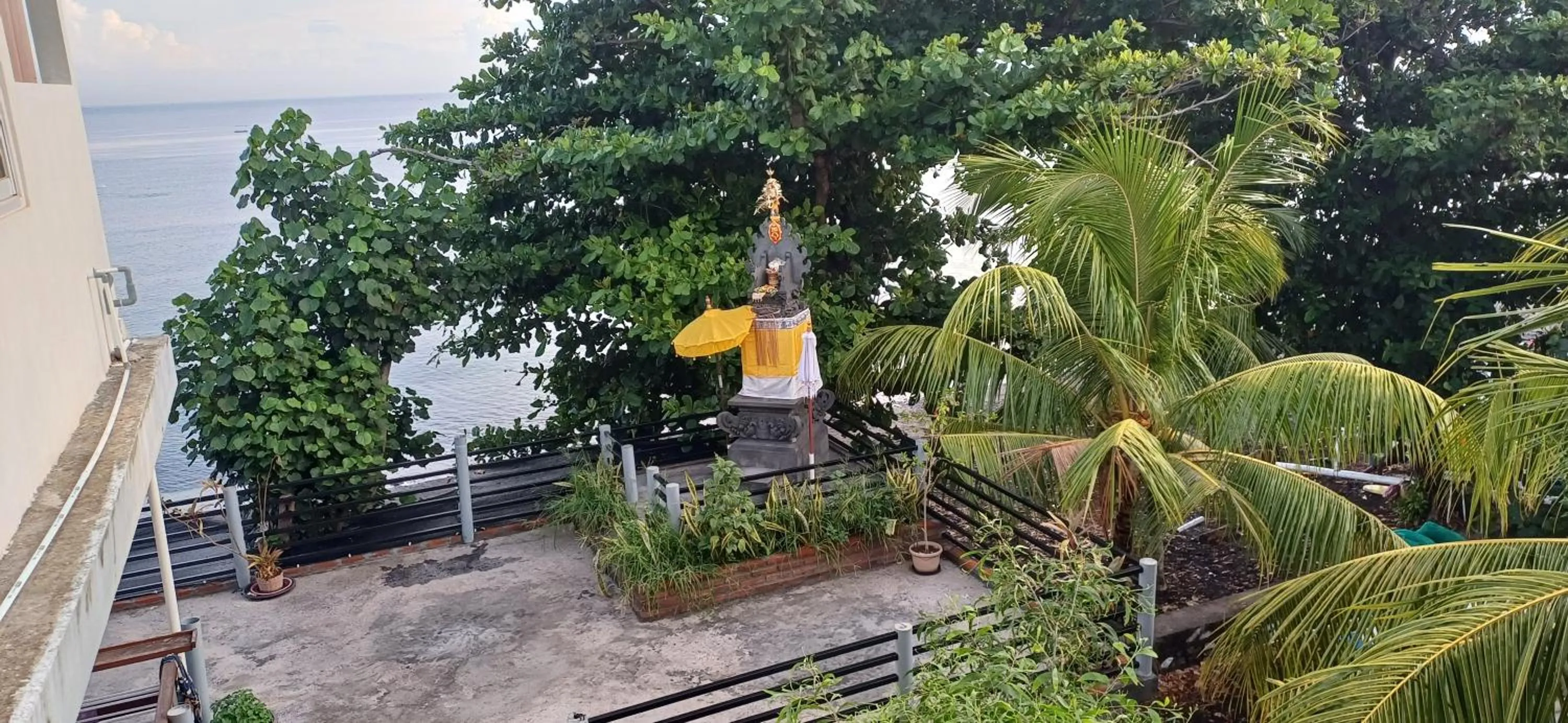 Amed Sari Beach Guesthouse