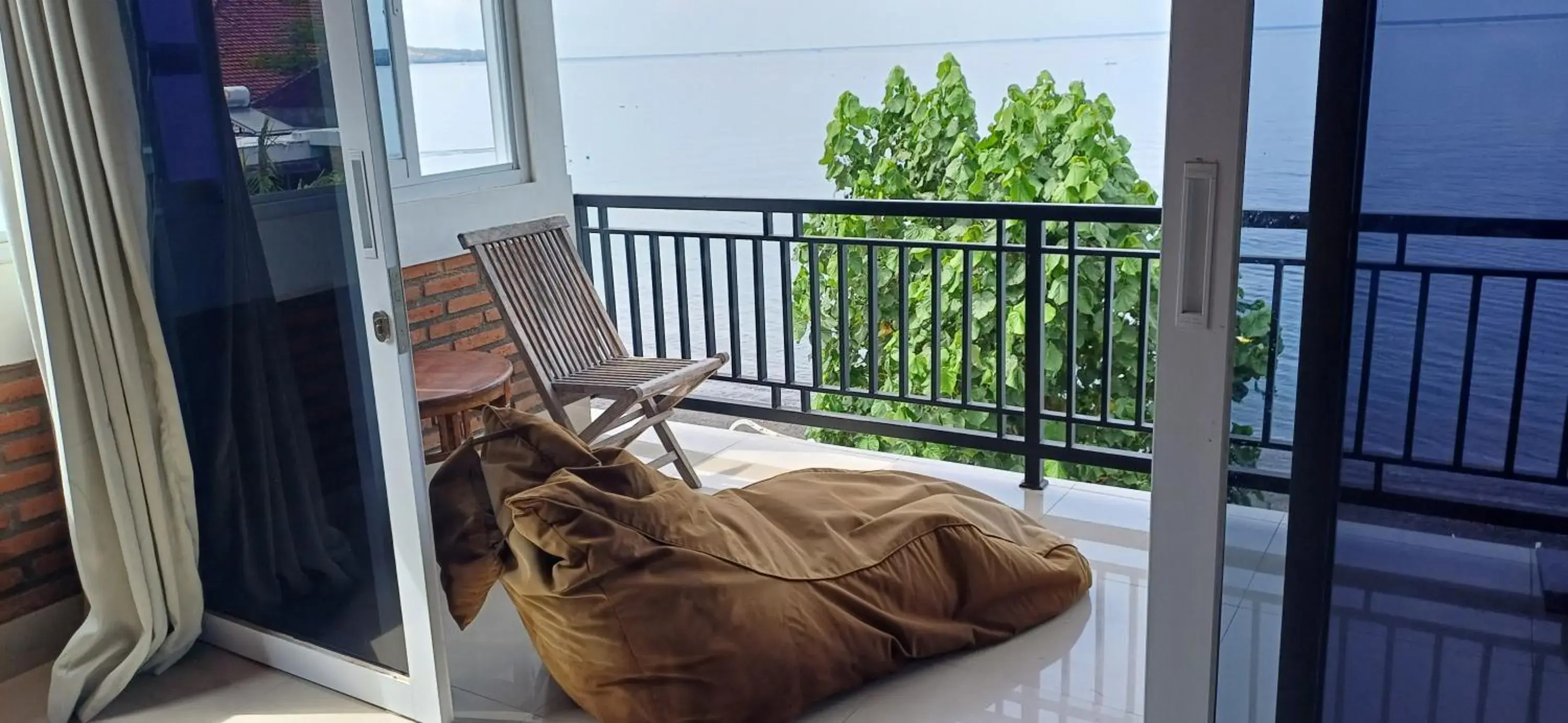 Deluxe Double Room with Balcony and Sea View in Amed Sari Beach Guesthouse Deluxe Double Room with Balcony and Sea View in Amed Sari Beach Guesthouse