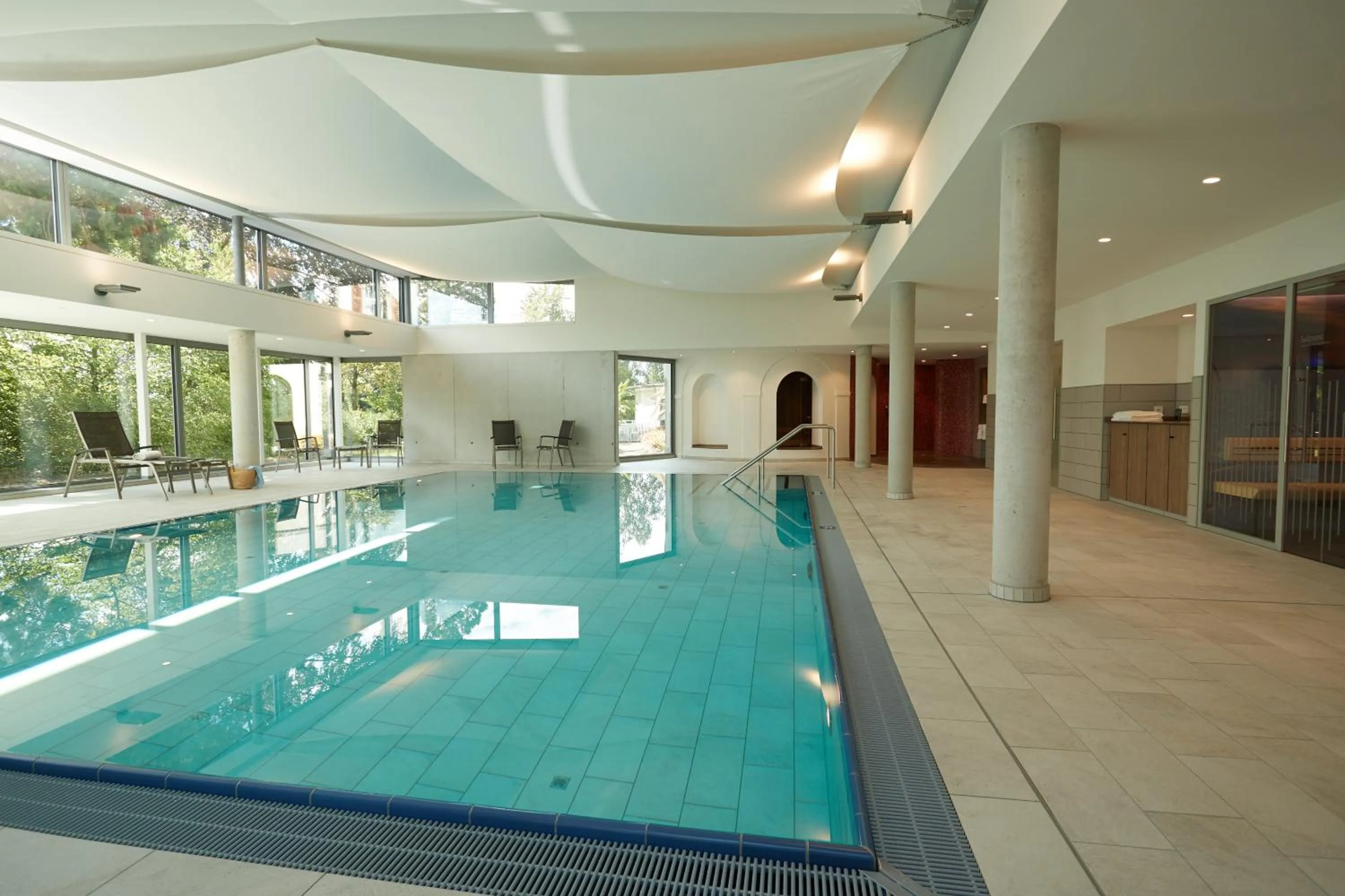 Swimming pool in Schönblick - Christliches Gästezentrum