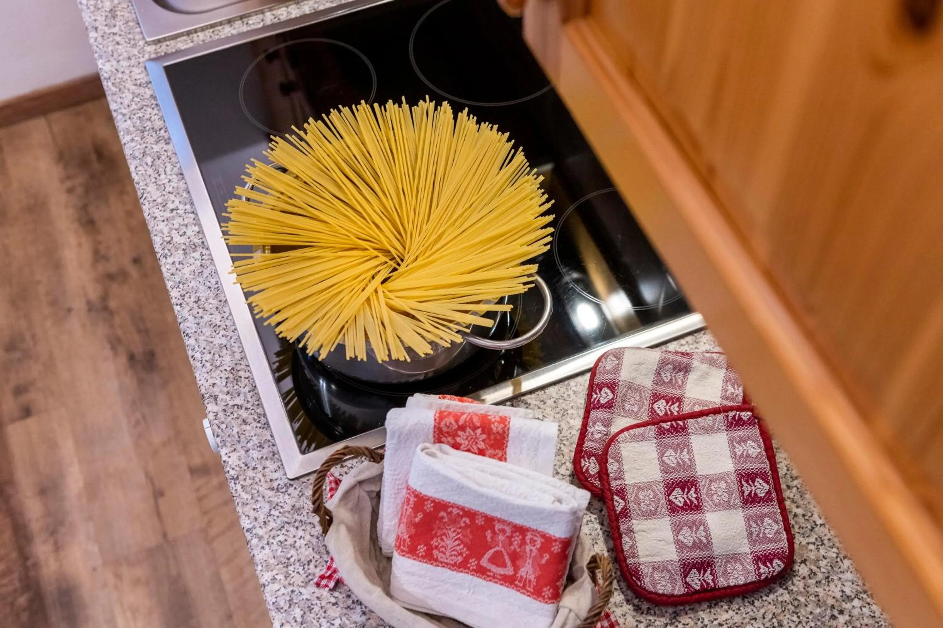 Kitchen or kitchenette in Appartamenti Residence La Roggia