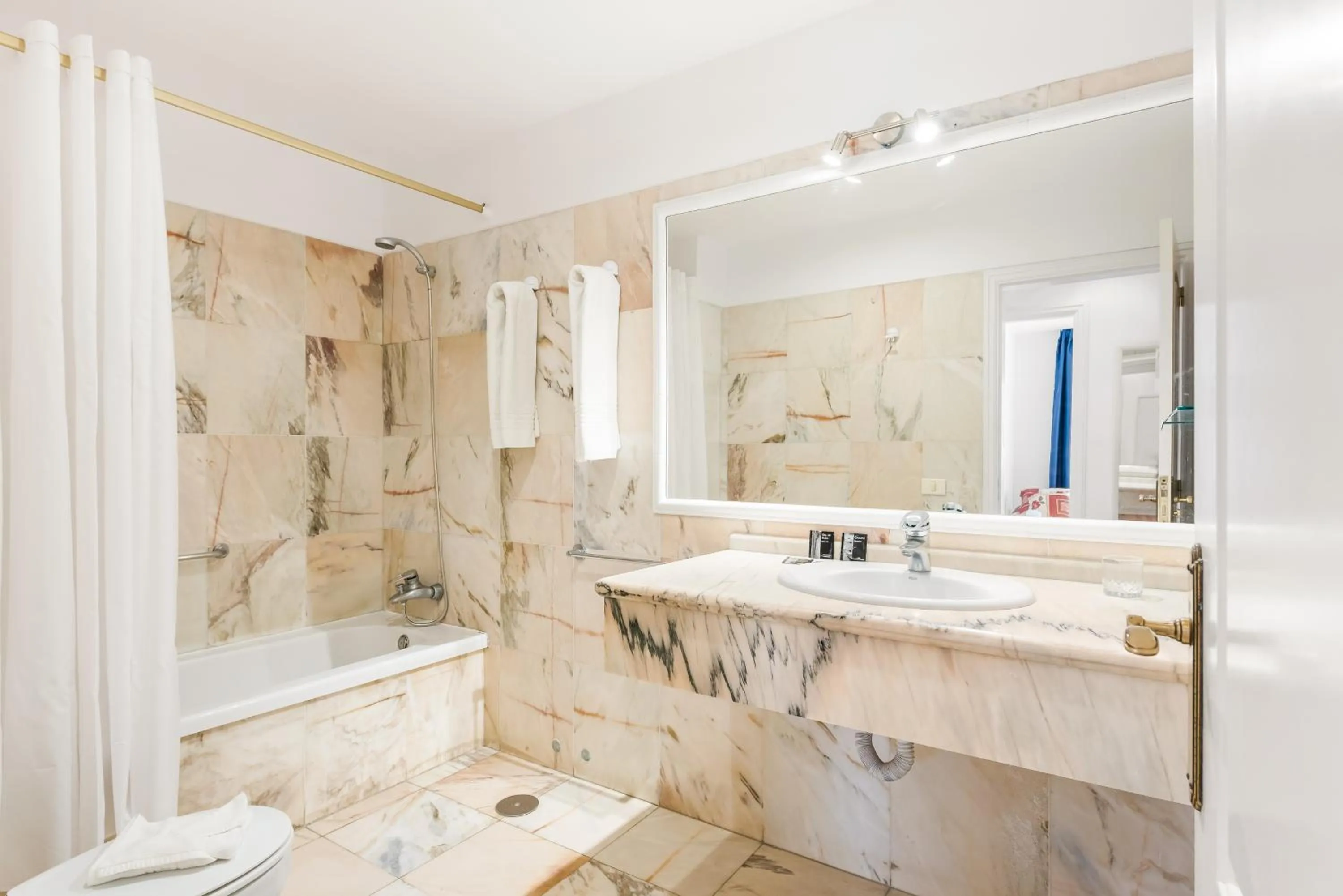 Bathroom in Club Tarahal